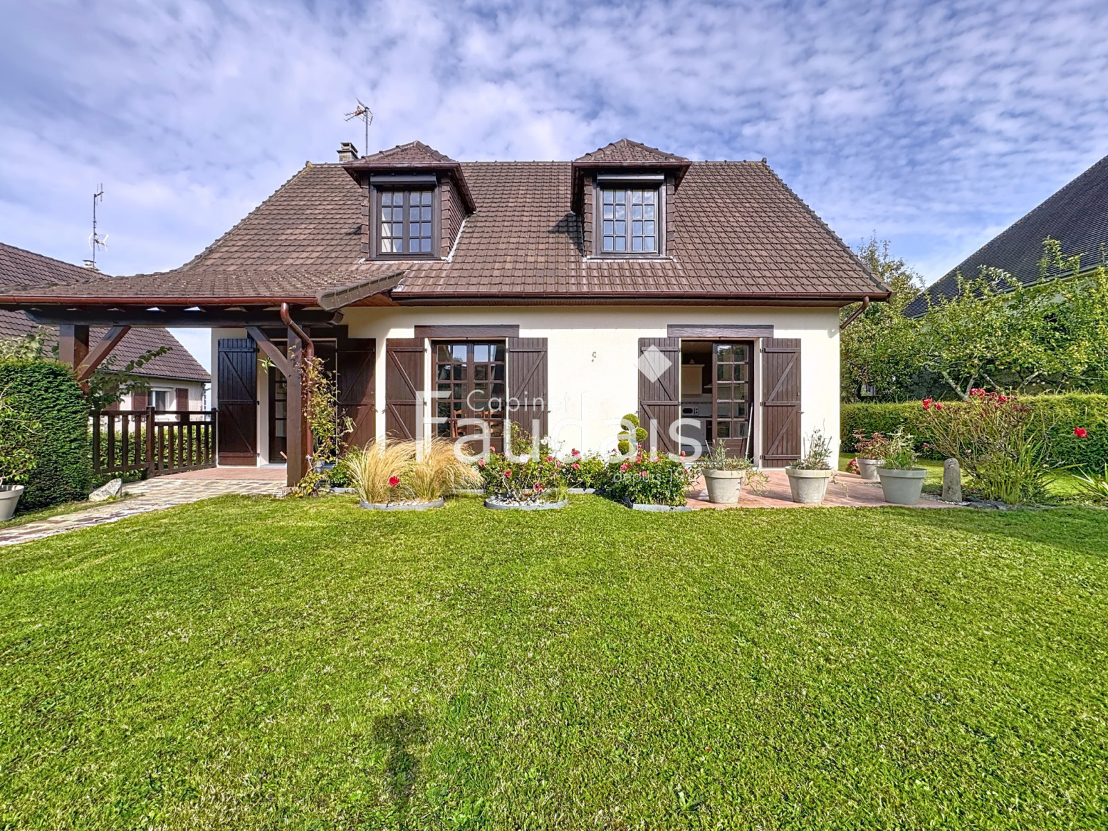 
                                                Vente
                                                  SAINT-LO maison 6 pièces avec jardin  
