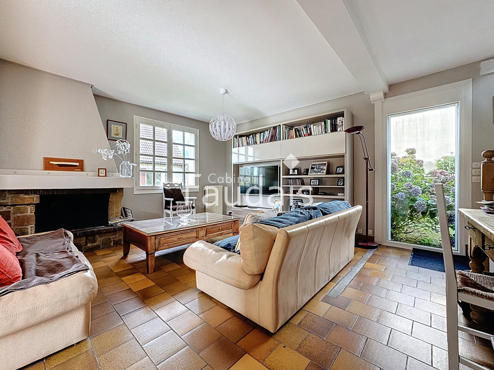 
                                                Vente
                                                  SAINT-LO maison 6 pièces avec jardin  