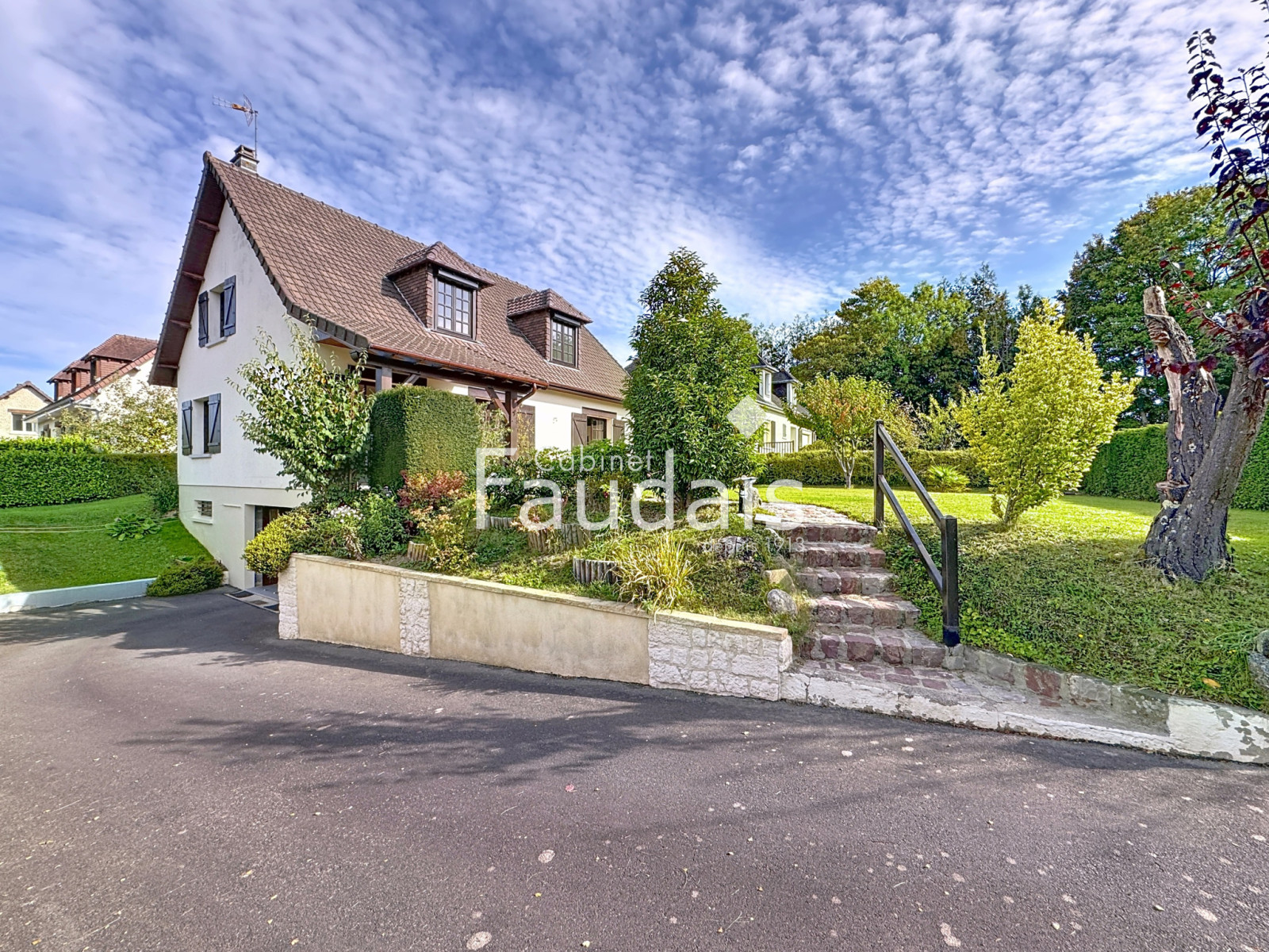 
                                                Vente
                                                  SAINT-LO maison 6 pièces avec jardin  