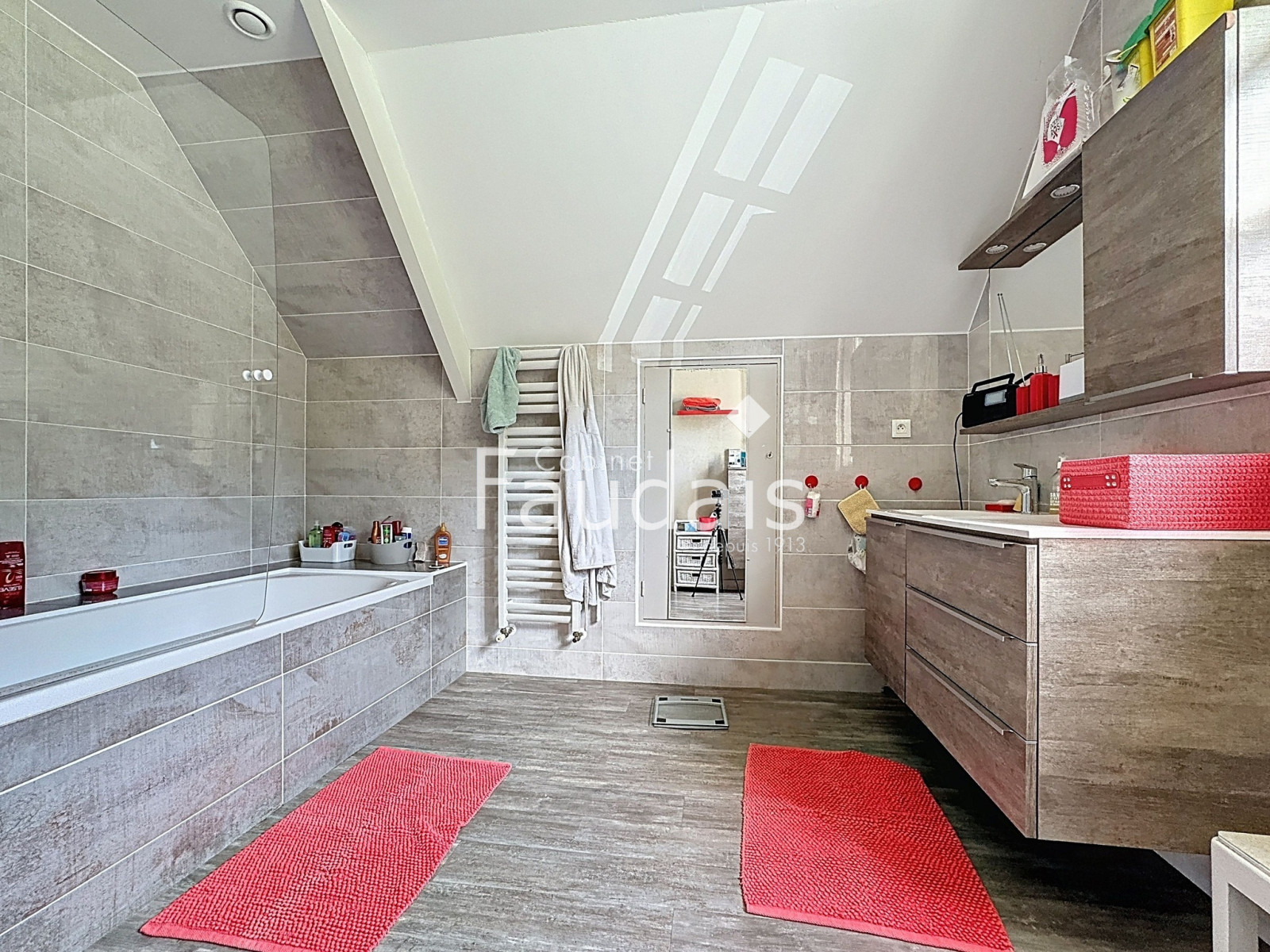 
                                                Vente
                                                  SAINT-LO maison 6 pièces avec jardin  