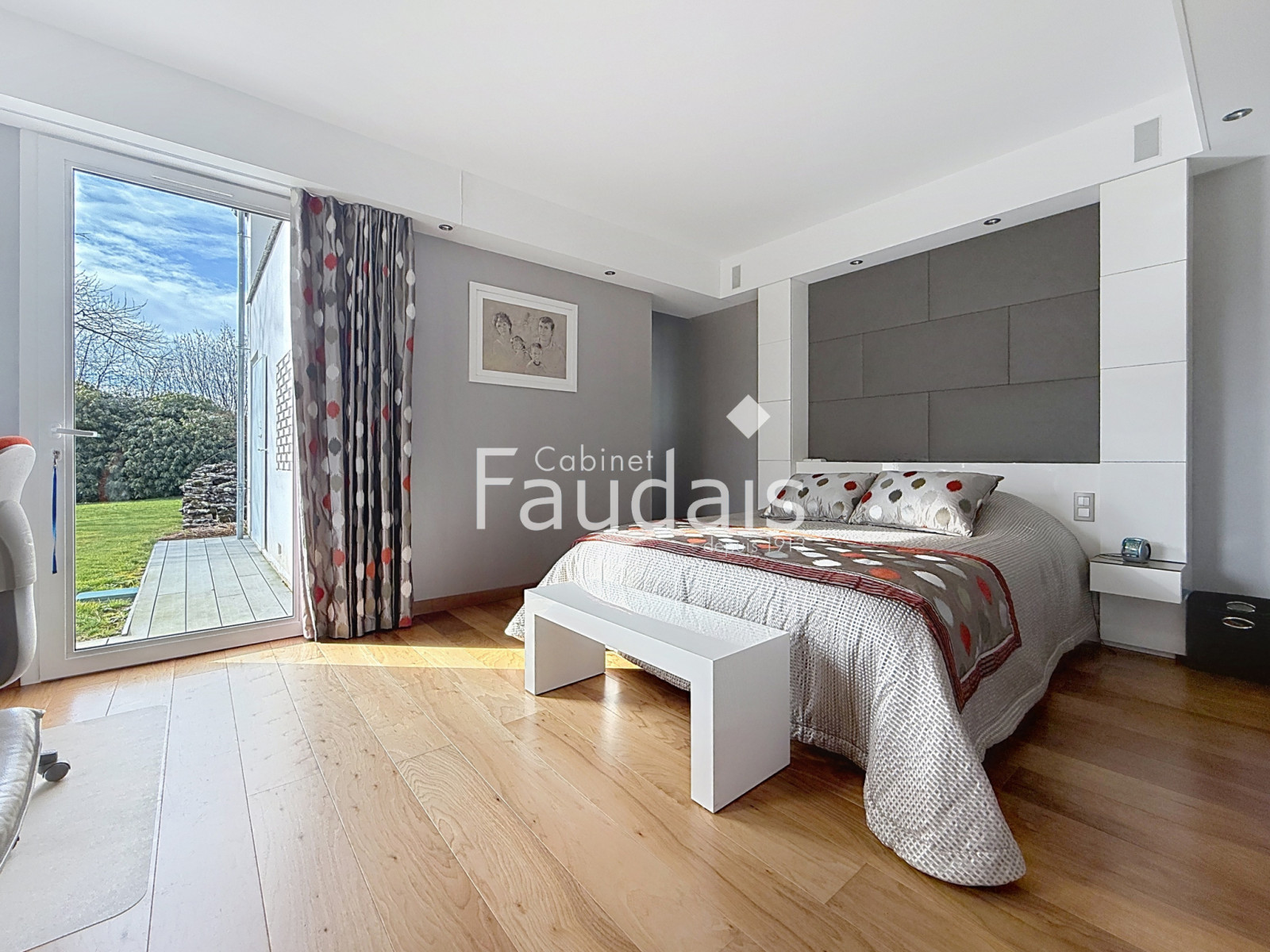 
                                                Vente
                                                  SAINT LO maison d'architecte.