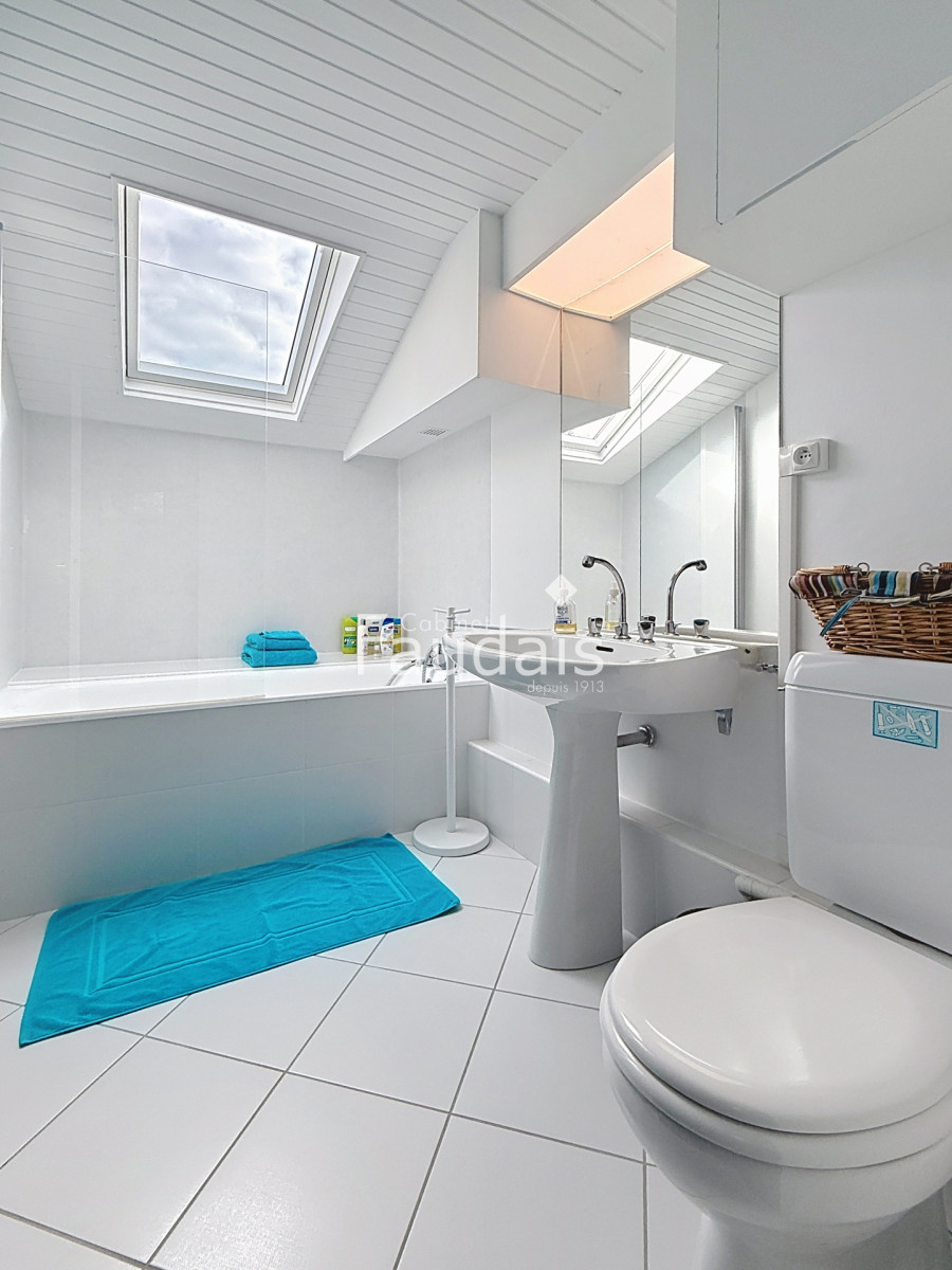 
                                                Vente
                                                  SAINT LO maison d'architecte.