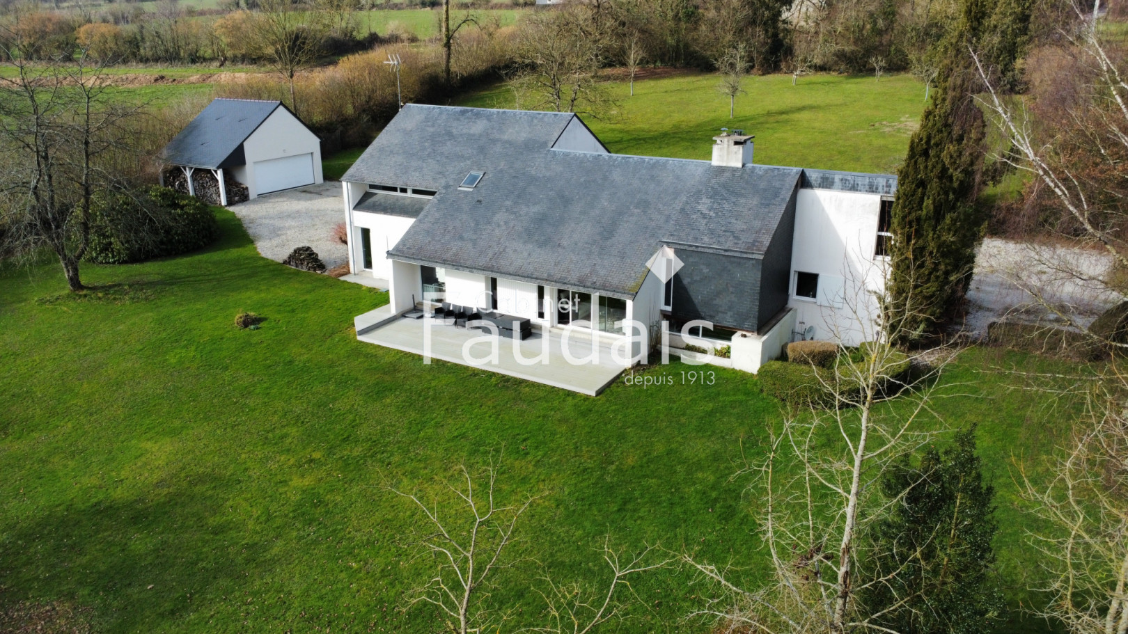 
                                                Vente
                                                  SAINT LO maison d'architecte.