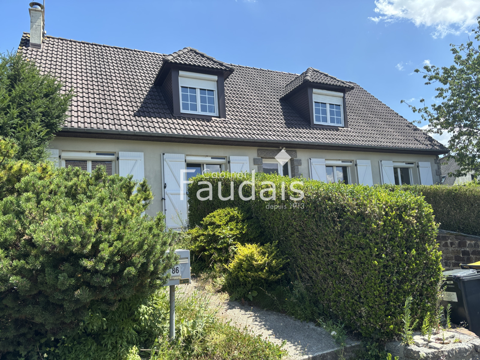 
                                                Vente
                                                  Saint-Lô - Maison familiale - sous-sol complet -  proche li