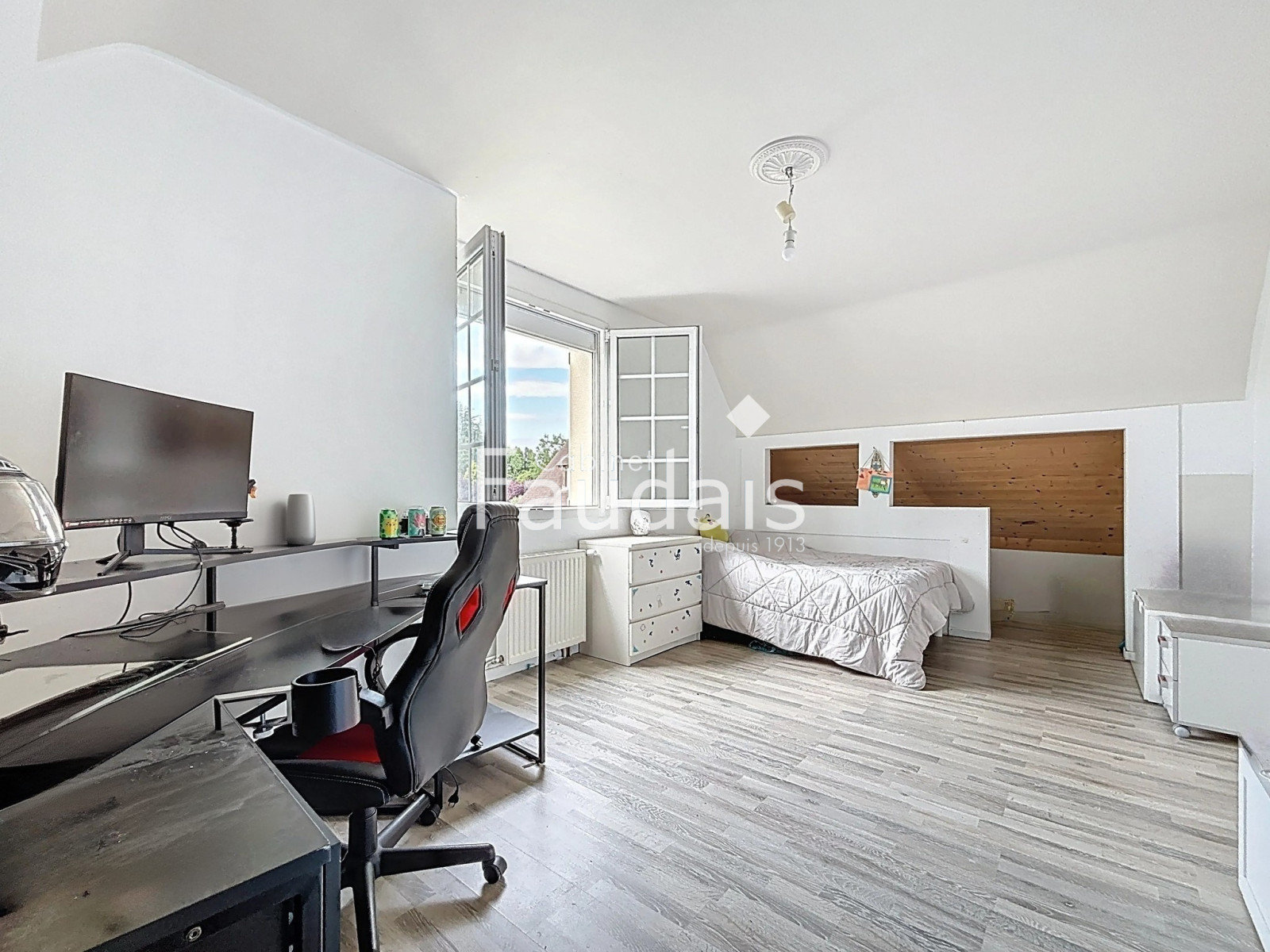 
                                                Vente
                                                  Saint-Lô - Maison familiale - sous-sol complet -  proche li