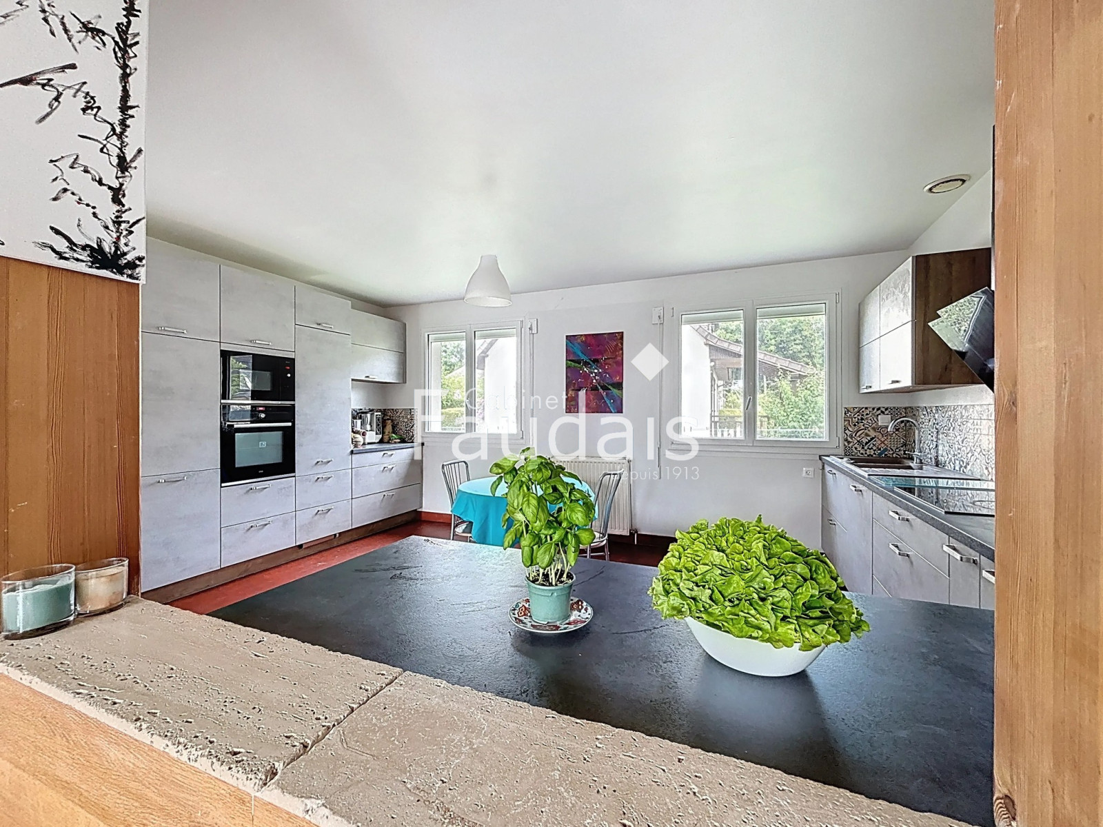 
                                                Vente
                                                  Saint-Lô - Maison familiale - sous-sol complet -  proche li