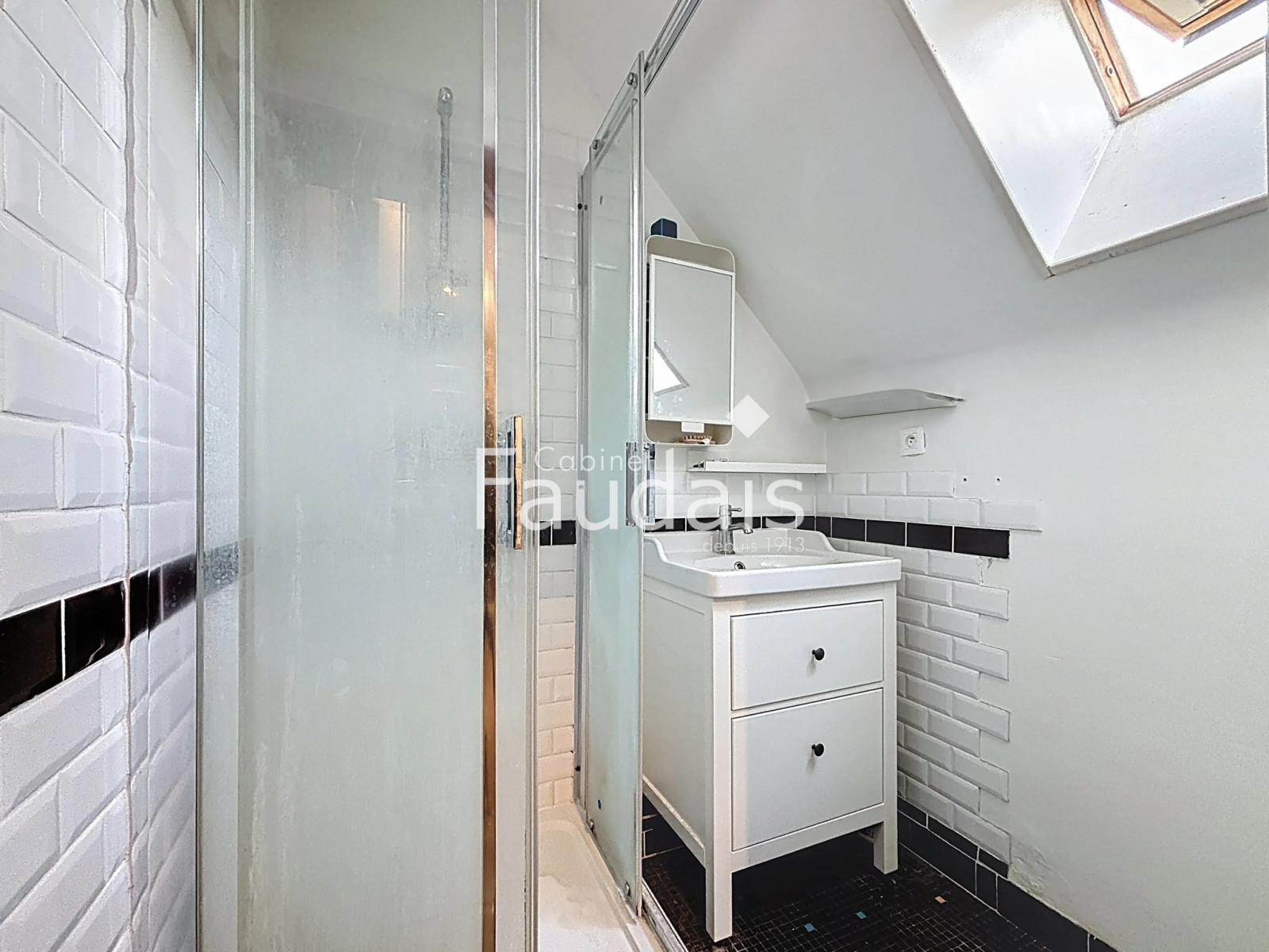 
                                                Vente
                                                  Saint-Lô - Maison familiale - sous-sol complet -  proche li