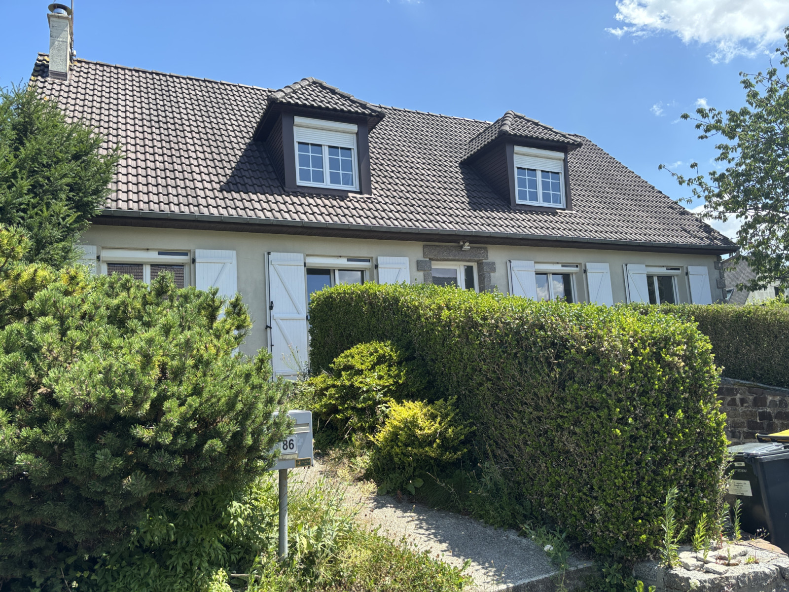 
                                                Vente
                                                  Saint-Lô - Maison familiale - sous-sol complet -  proche li