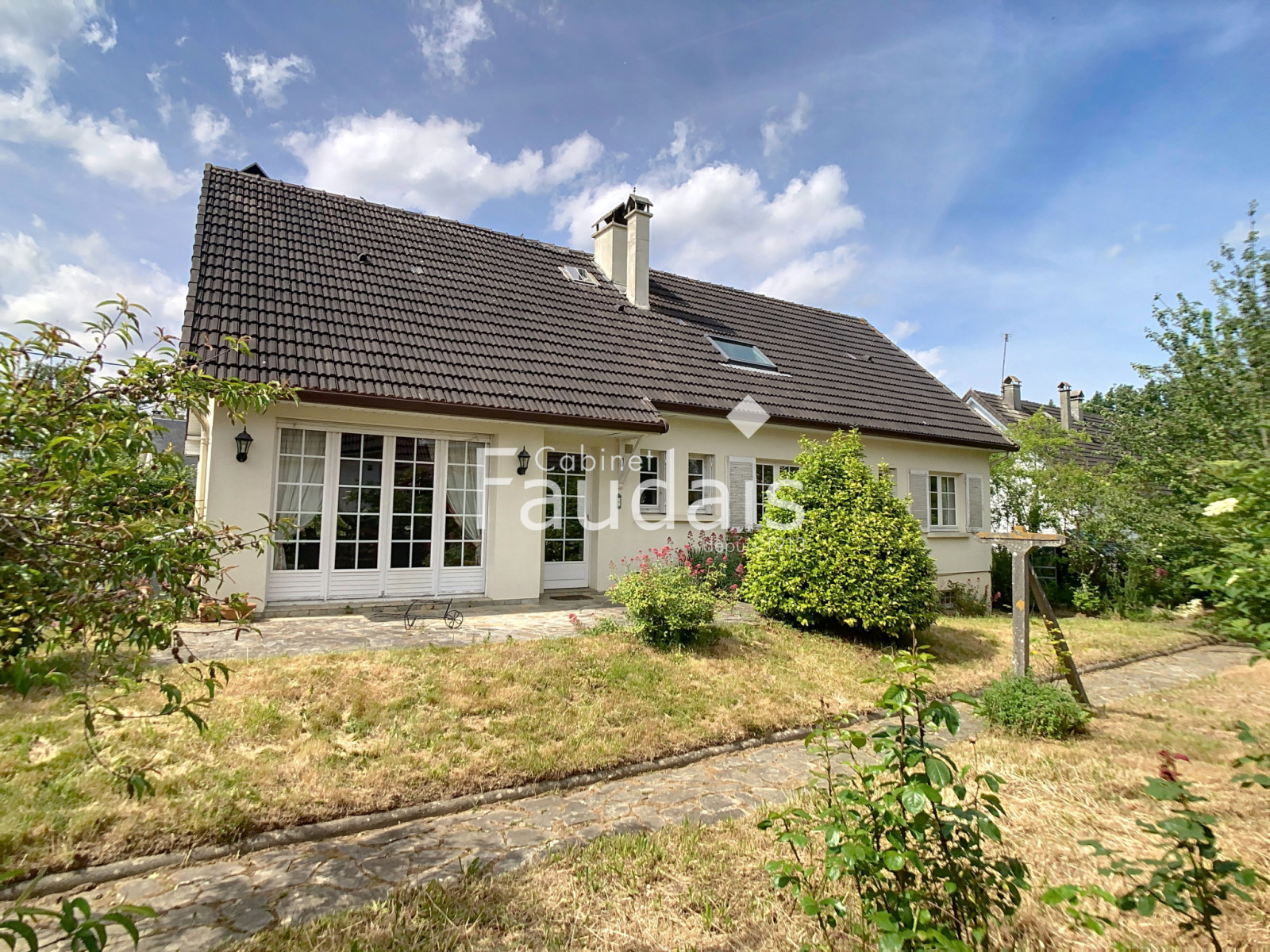 
                                                Vente
                                                 SAINT-LO PAVILLON 6 CHAMBRES VIE DE PLAIN-PIED