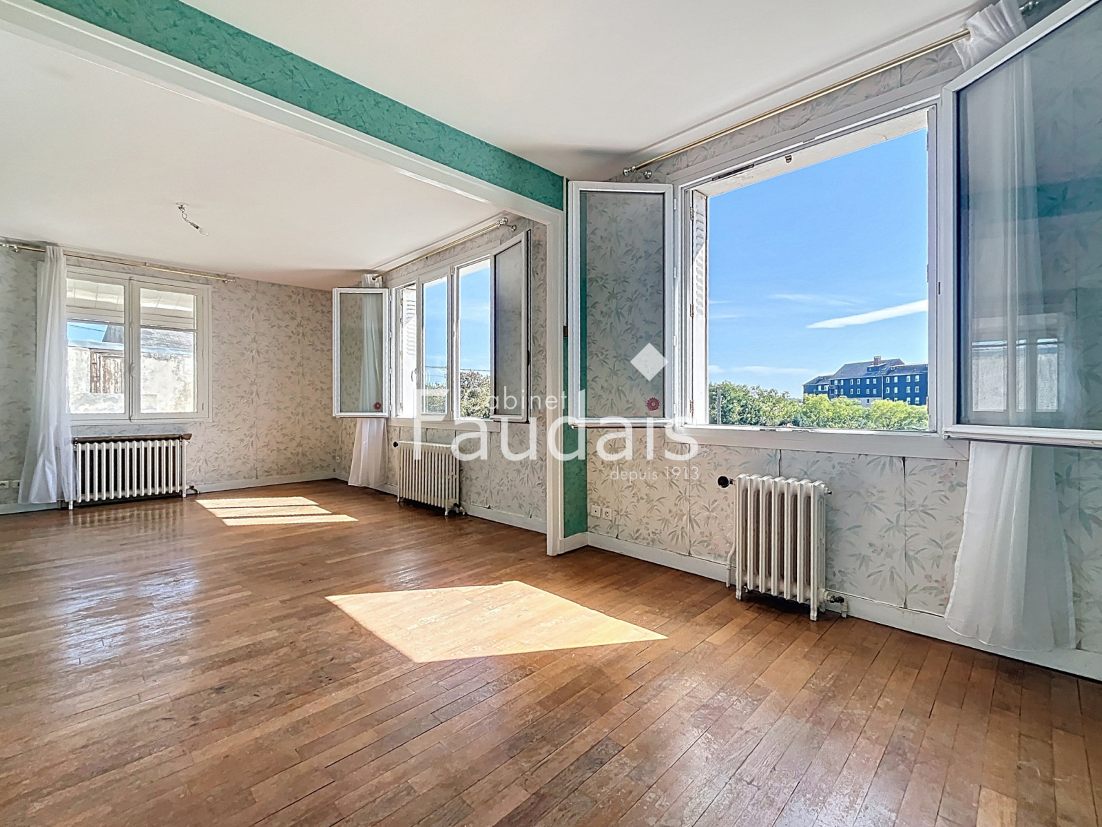 
                                                Vente
                                                 SAINT-LO - PROCHE CENTRE VILLE