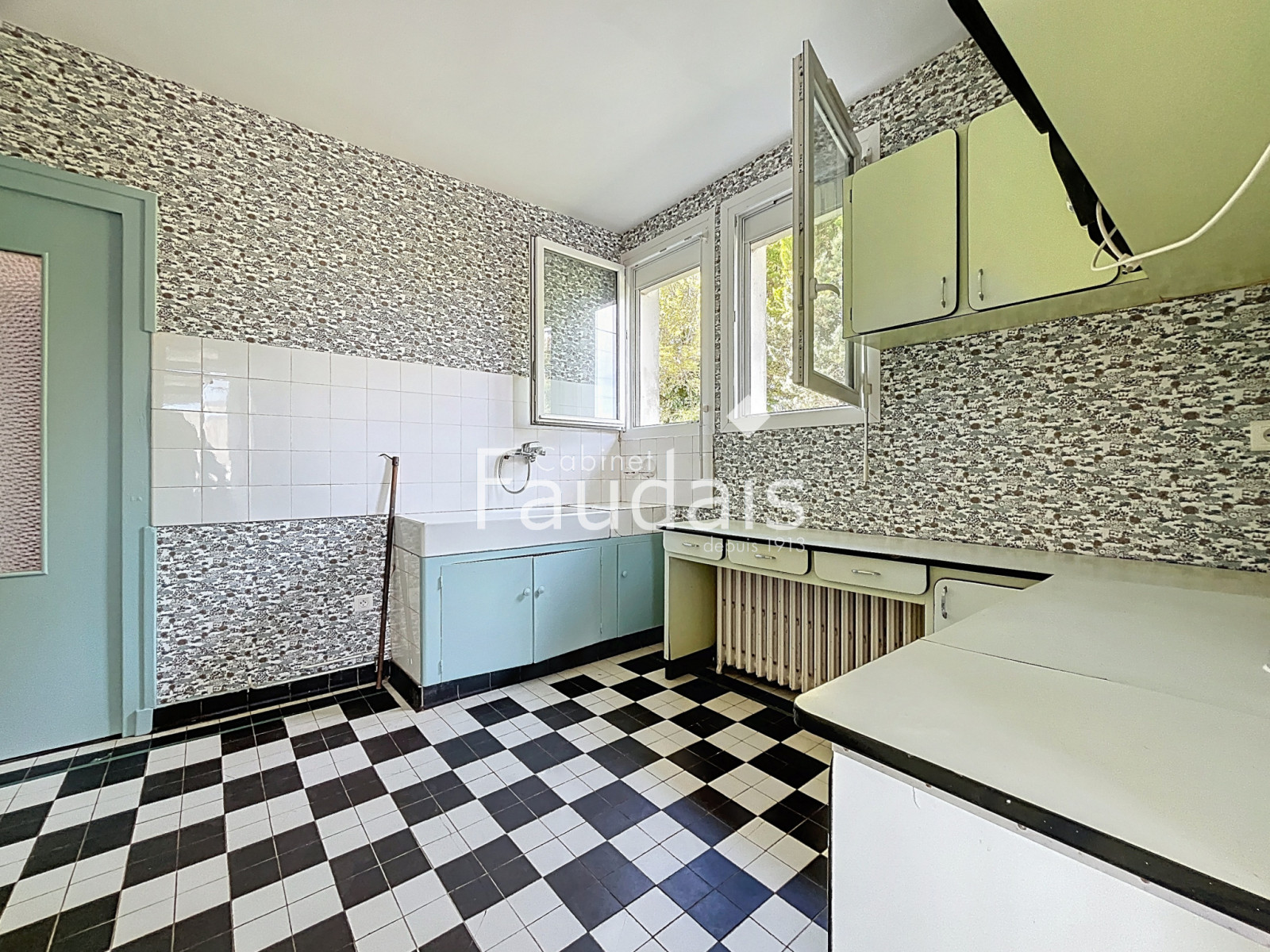 
                                                Vente
                                                 SAINT-LO - PROCHE CENTRE VILLE