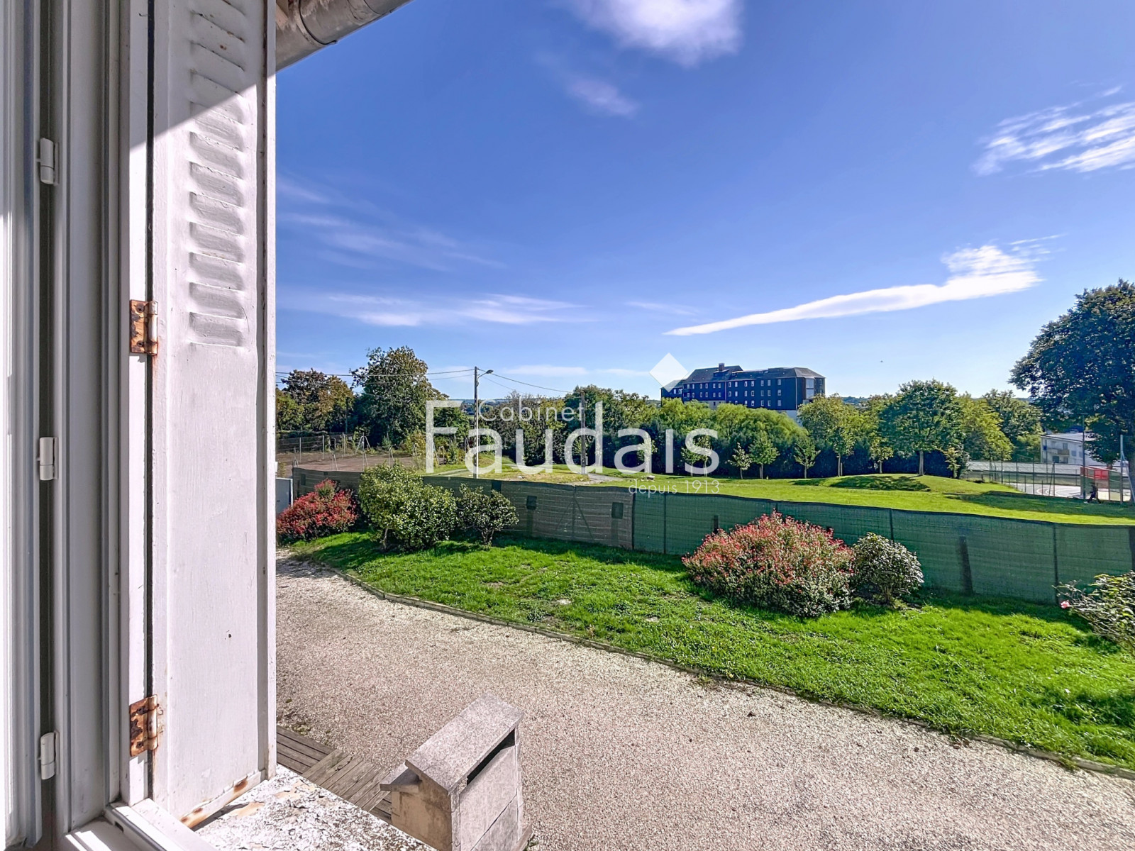 
                                                Vente
                                                 SAINT-LO - PROCHE CENTRE VILLE