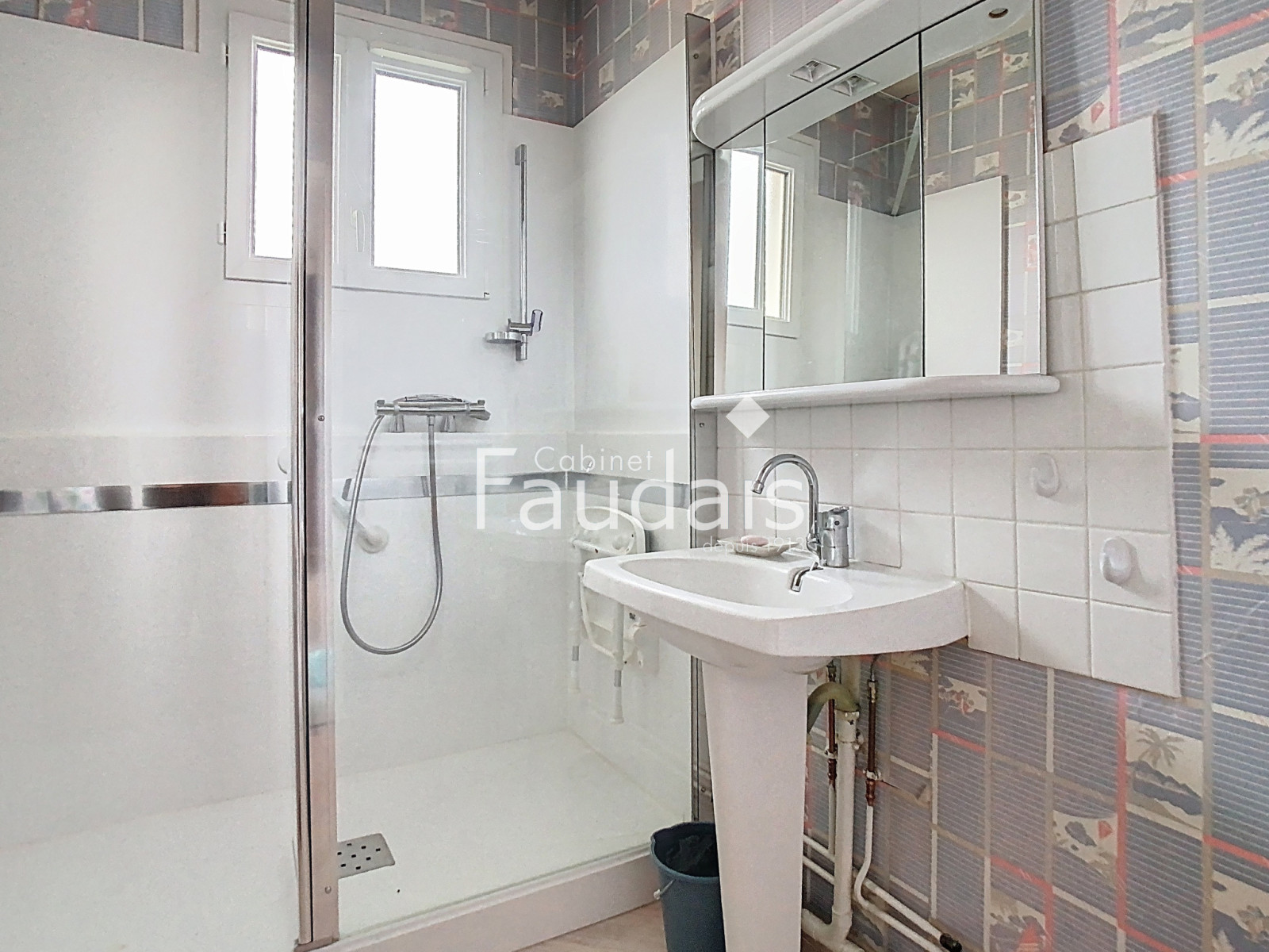 
                                                Vente
                                                 SAINT-LO PROCHE HOPITAL APPARTEMENT T4 AVEC ASCENSEUR ET GAR