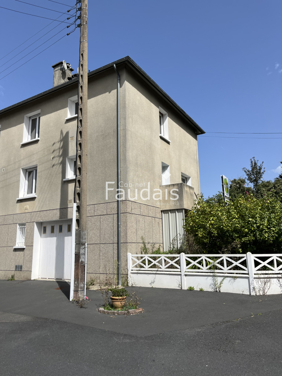 
                                                Vente
                                                 SAINT LO - Proximité du Centre-Ville et des bus