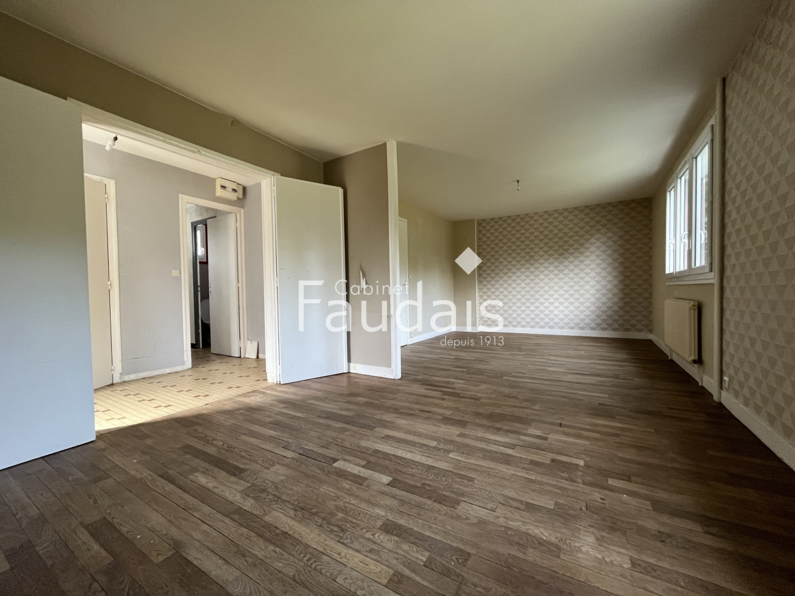 
                                                Vente
                                                 SAINT LO - Proximité du Centre-Ville et des bus