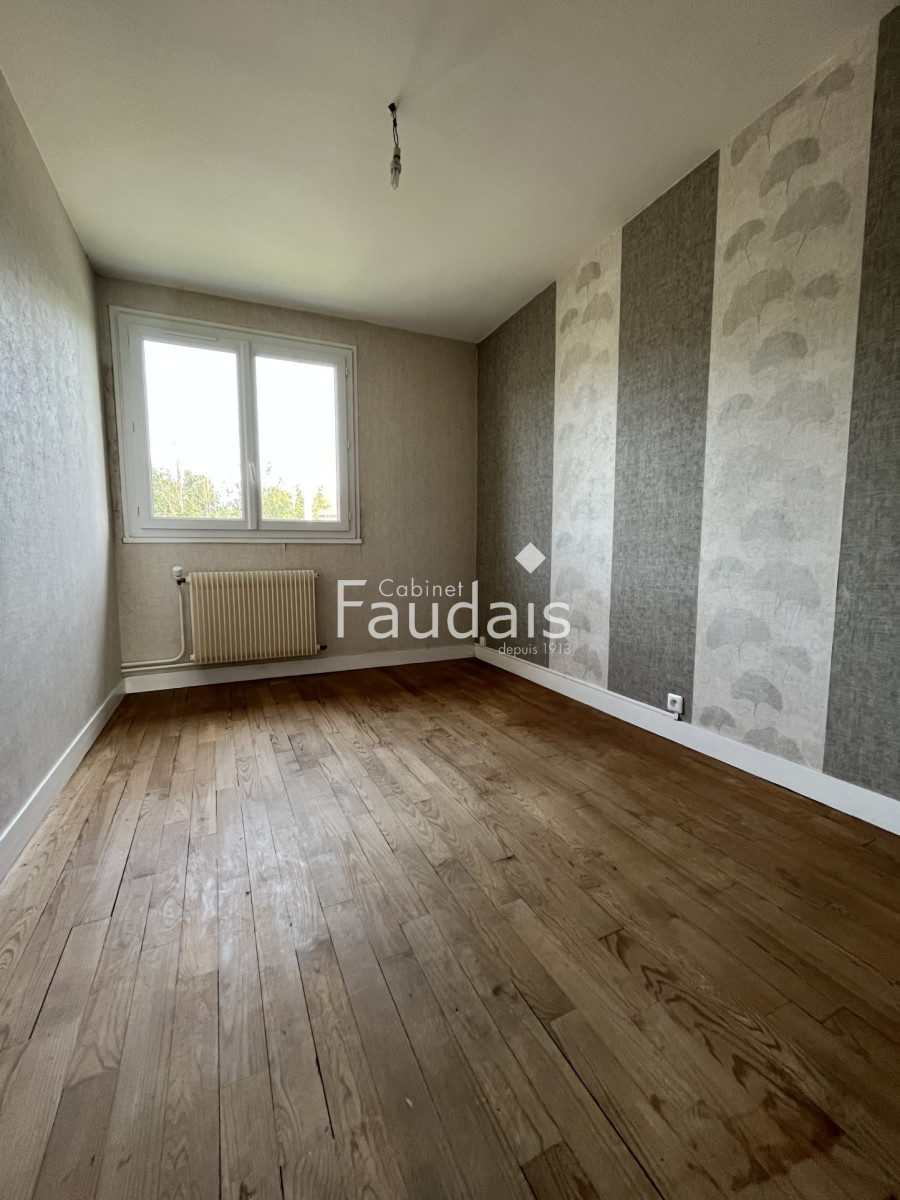 
                                                Vente
                                                 SAINT LO - Proximité du Centre-Ville et des bus