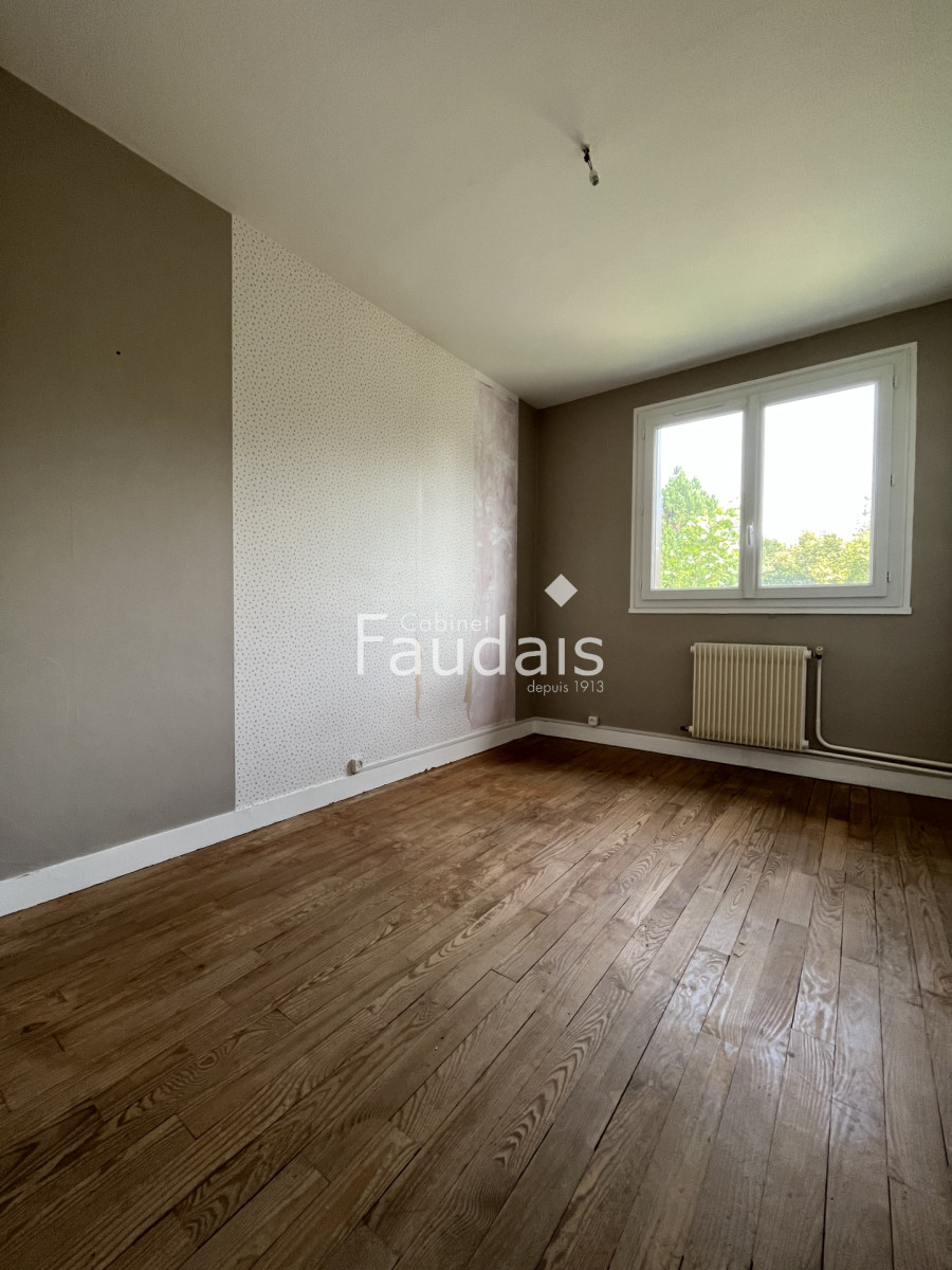 
                                                Vente
                                                 SAINT LO - Proximité du Centre-Ville et des bus