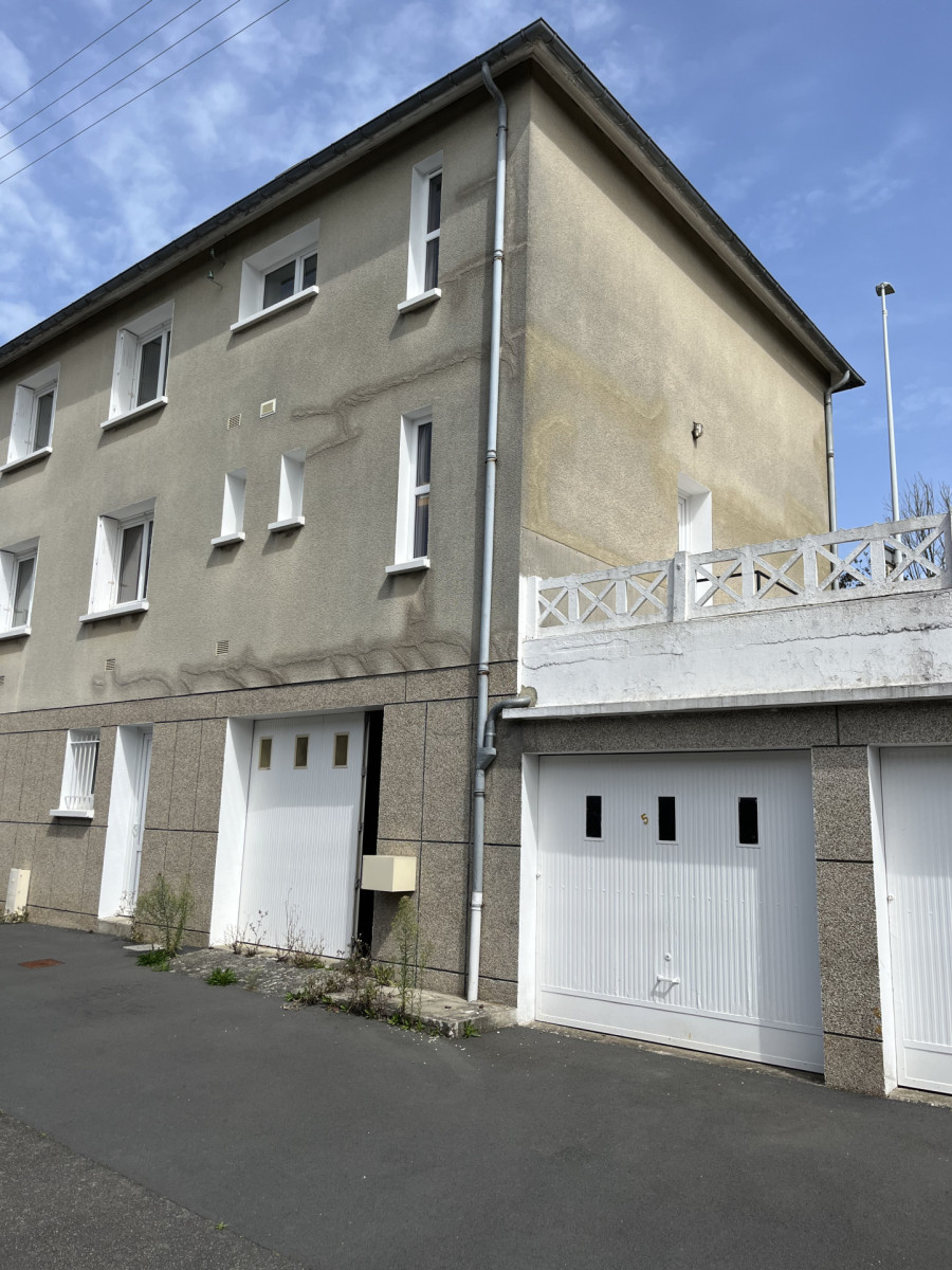 
                                                Vente
                                                 SAINT LO - Proximité du Centre-Ville et des bus