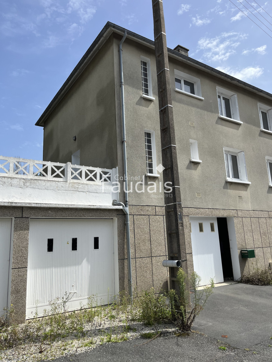 
                                                Vente
                                                 SAINT LO - Proximité du Centre-Ville et des bus