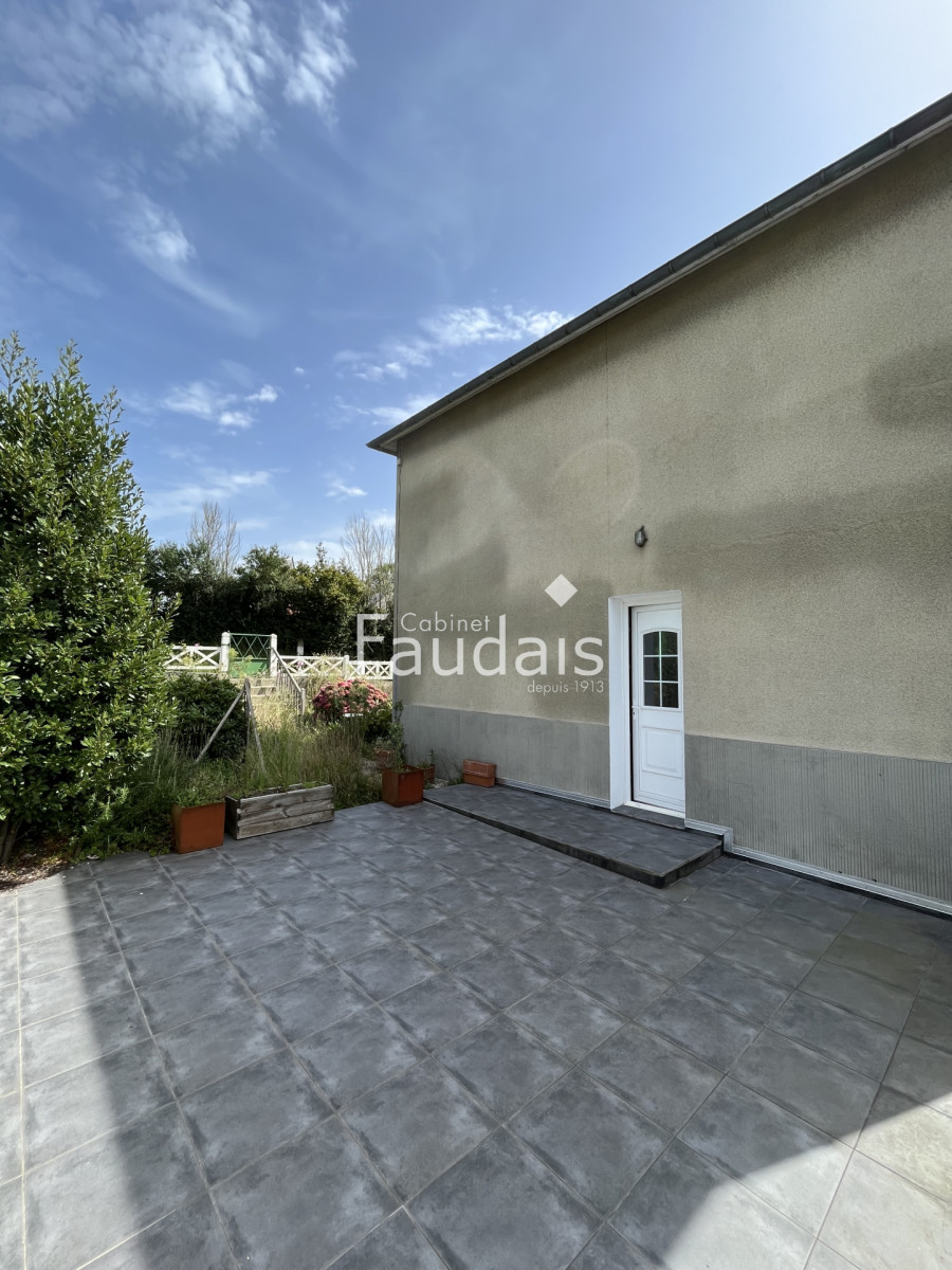 
                                                Vente
                                                 SAINT LO - Proximité du Centre-Ville et des bus