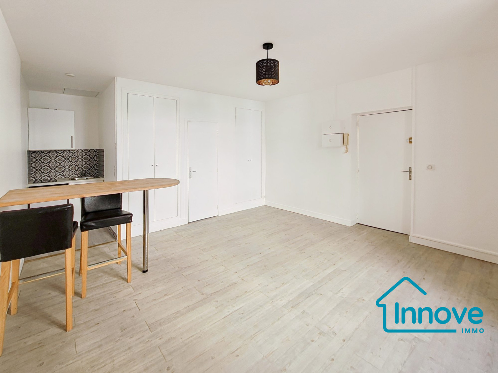 
                                                Location
                                                 Saint-Louis, studio au calme de 24 m2
