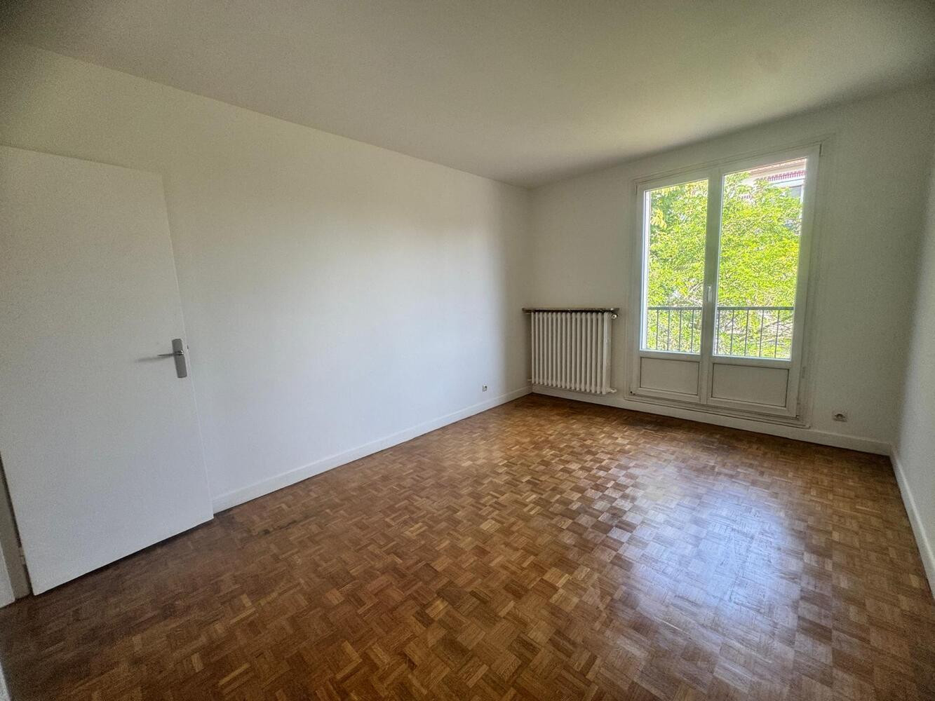 
                                                Vente
                                                 Saint-Maur 3 pièces avec parking et cave
