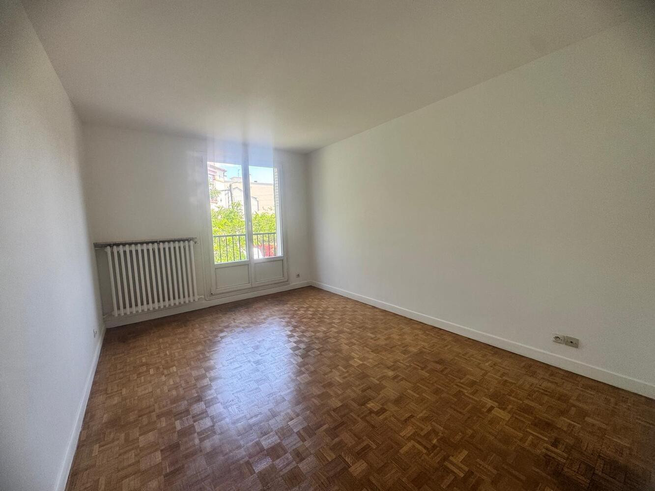 
                                                Vente
                                                 Saint-Maur 3 pièces avec parking et cave