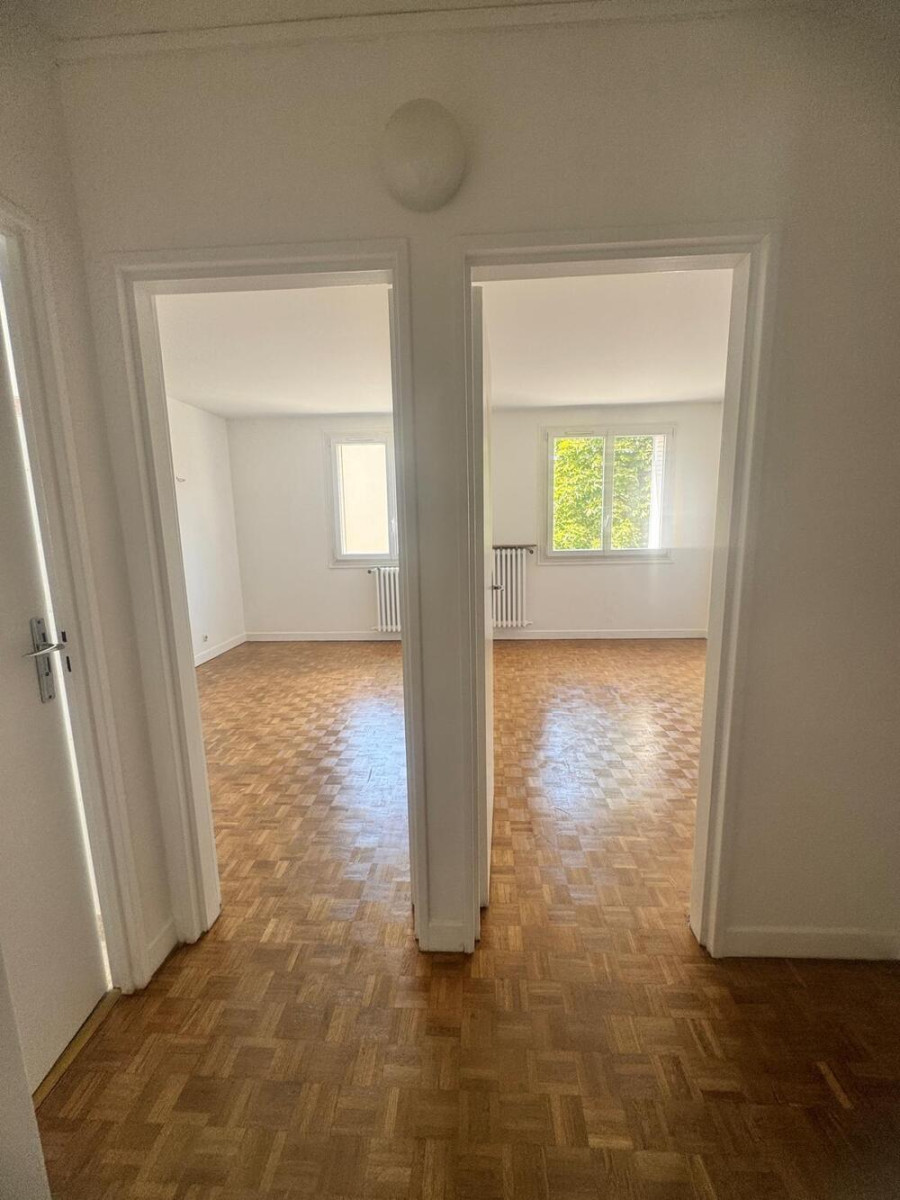 
                                                Vente
                                                 Saint-Maur 3 pièces avec parking et cave