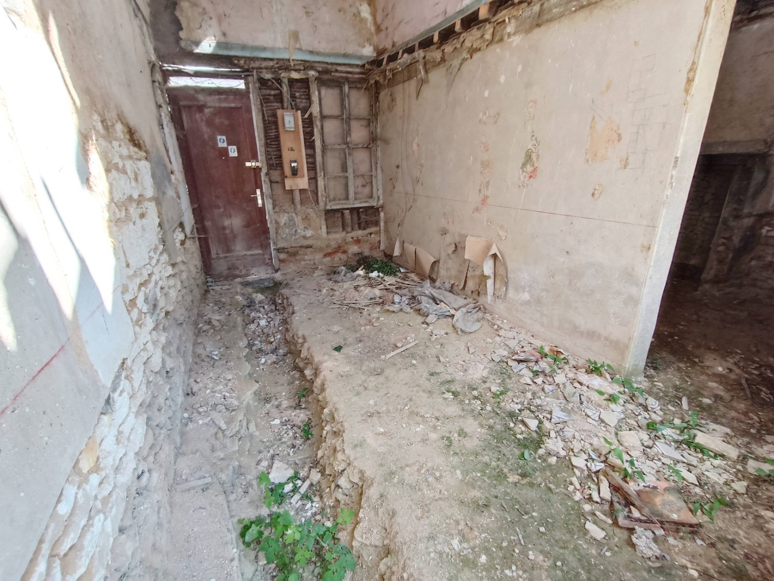 
                                                Vente
                                                 Saint-Maurice : à reconstruire !