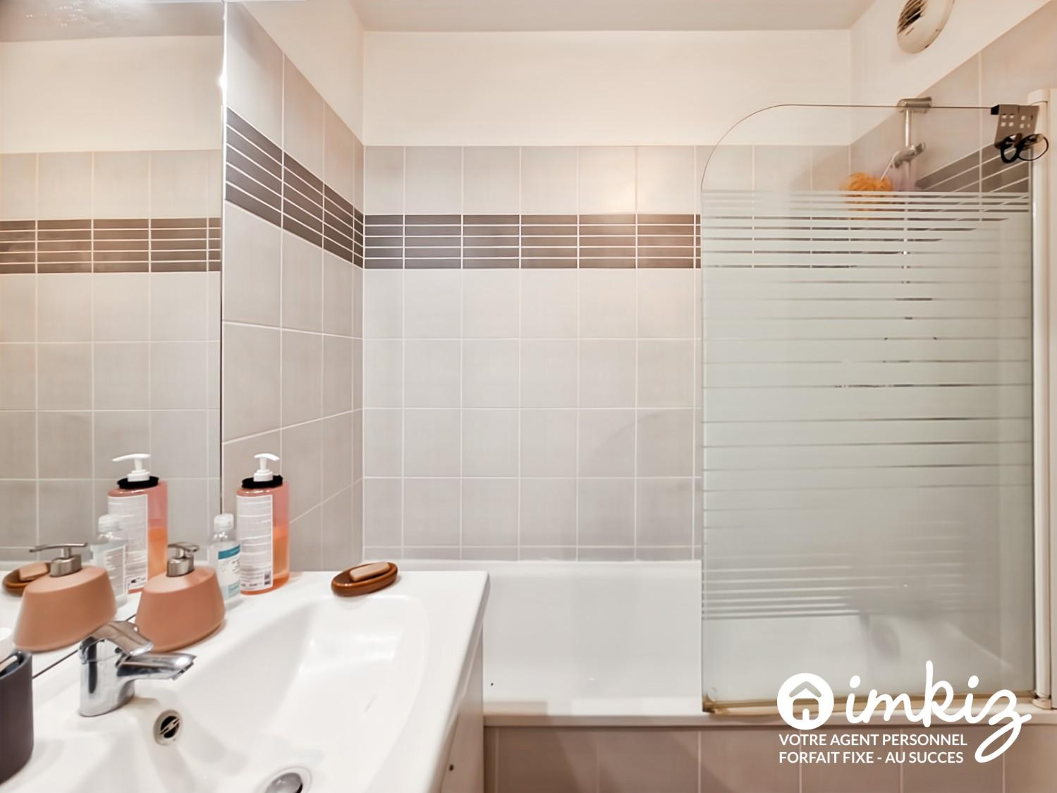 
                                                Vente
                                                 Saint-Ouen – 3P 65 m², parking, balcon, métro 14