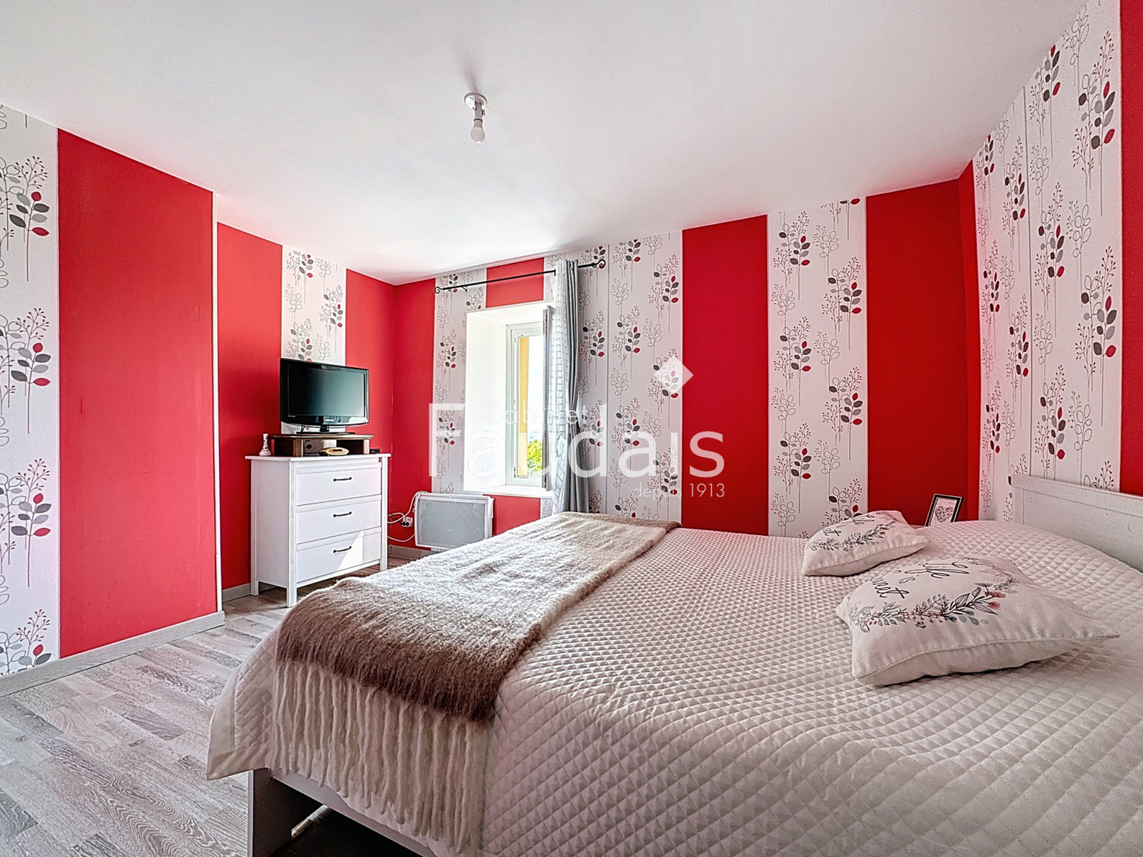 
                                                Vente
                                                 Saint-Romphaire Maison de campagne Terrain 2688 m2 