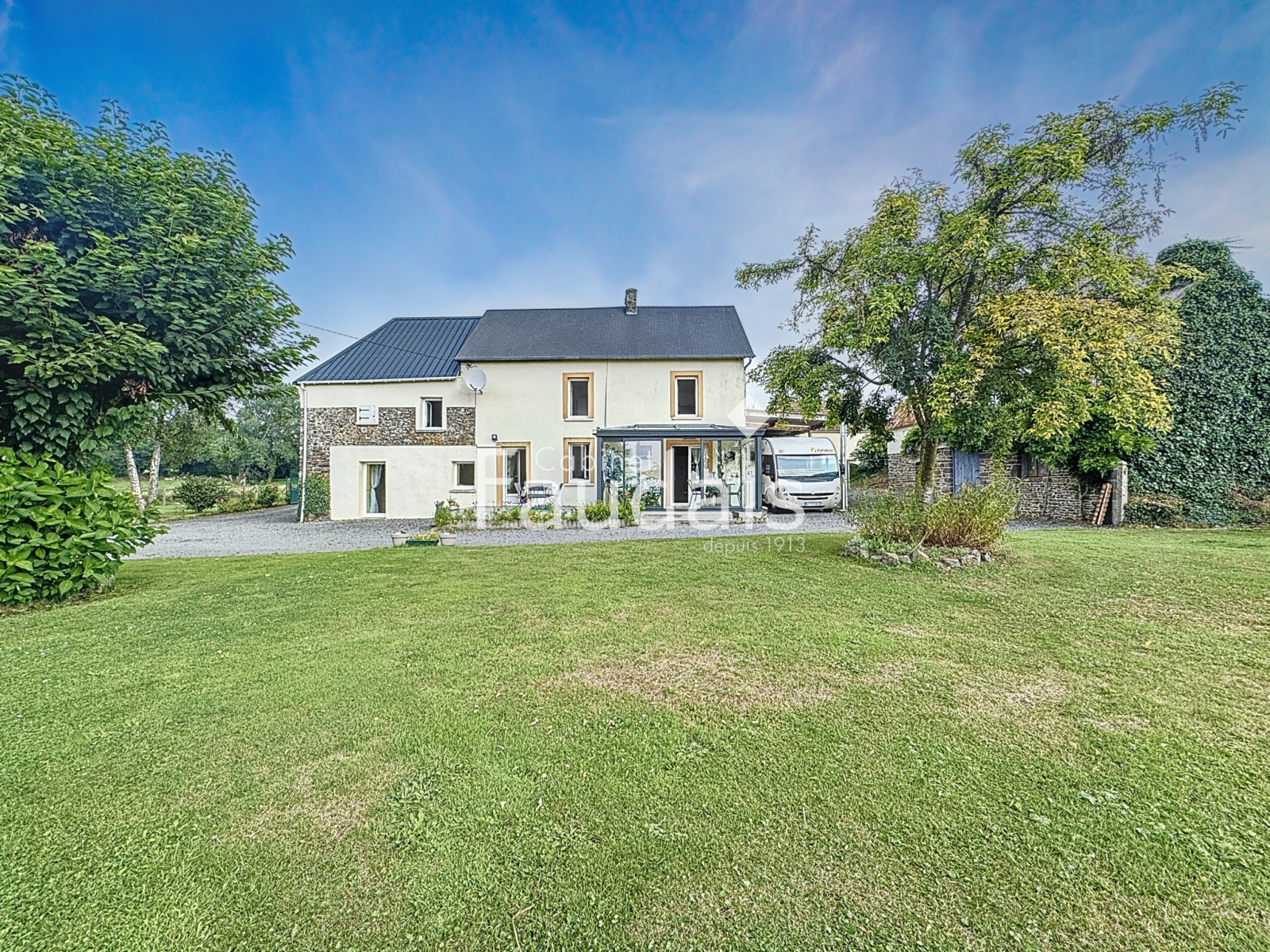 
                                                Vente
                                                 Saint-Romphaire Maison de campagne Terrain 2688 m2 