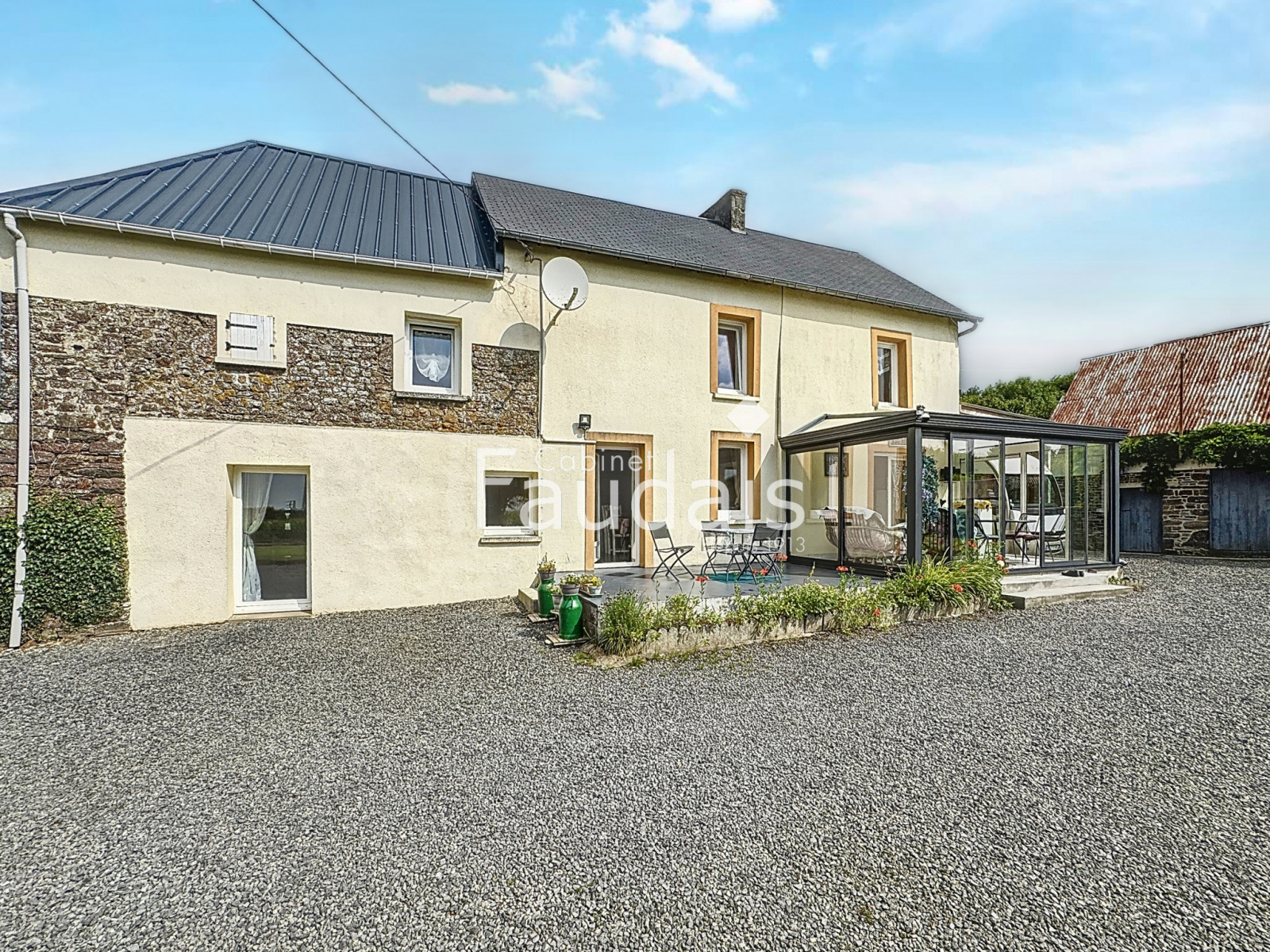 
                                                Vente
                                                 Saint-Romphaire Maison de campagne Terrain 2688 m2 