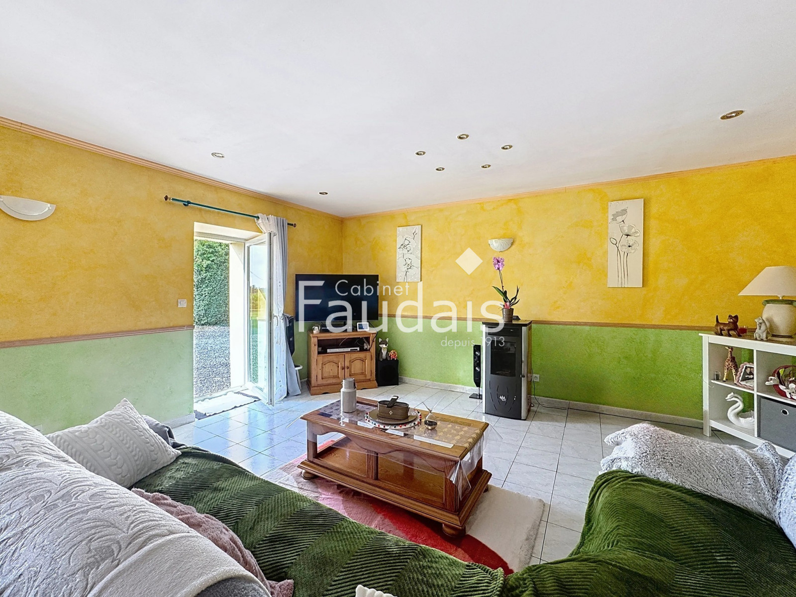 
                                                Vente
                                                 Saint-Romphaire Maison de campagne Terrain 2688 m2 