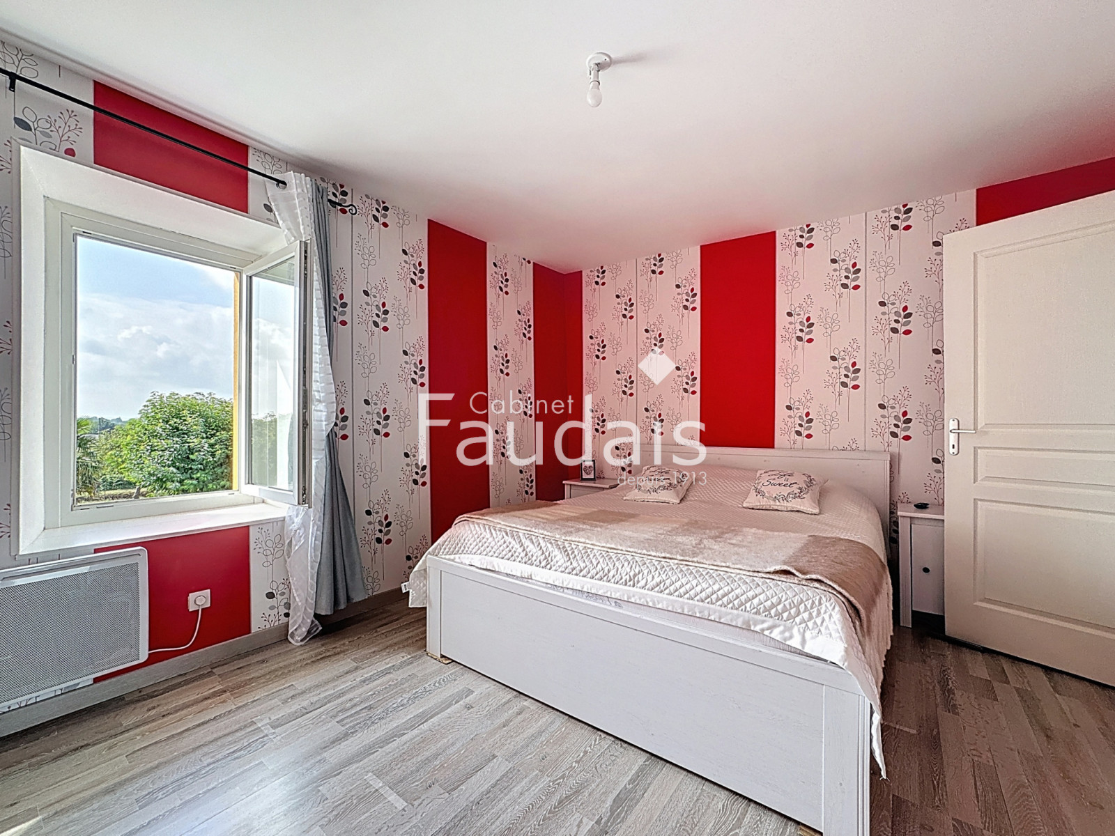 
                                                Vente
                                                 Saint-Romphaire Maison de campagne Terrain 2688 m2 