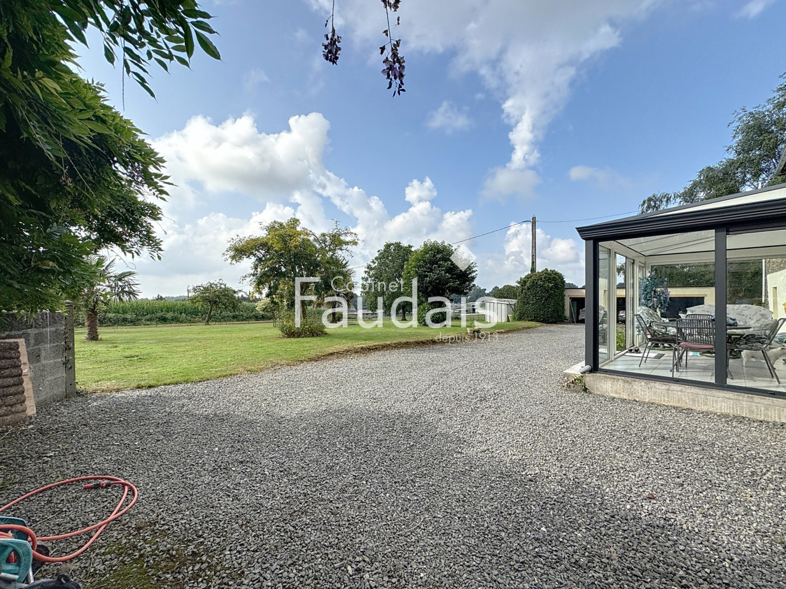 
                                                Vente
                                                 Saint-Romphaire Maison de campagne Terrain 2688 m2 