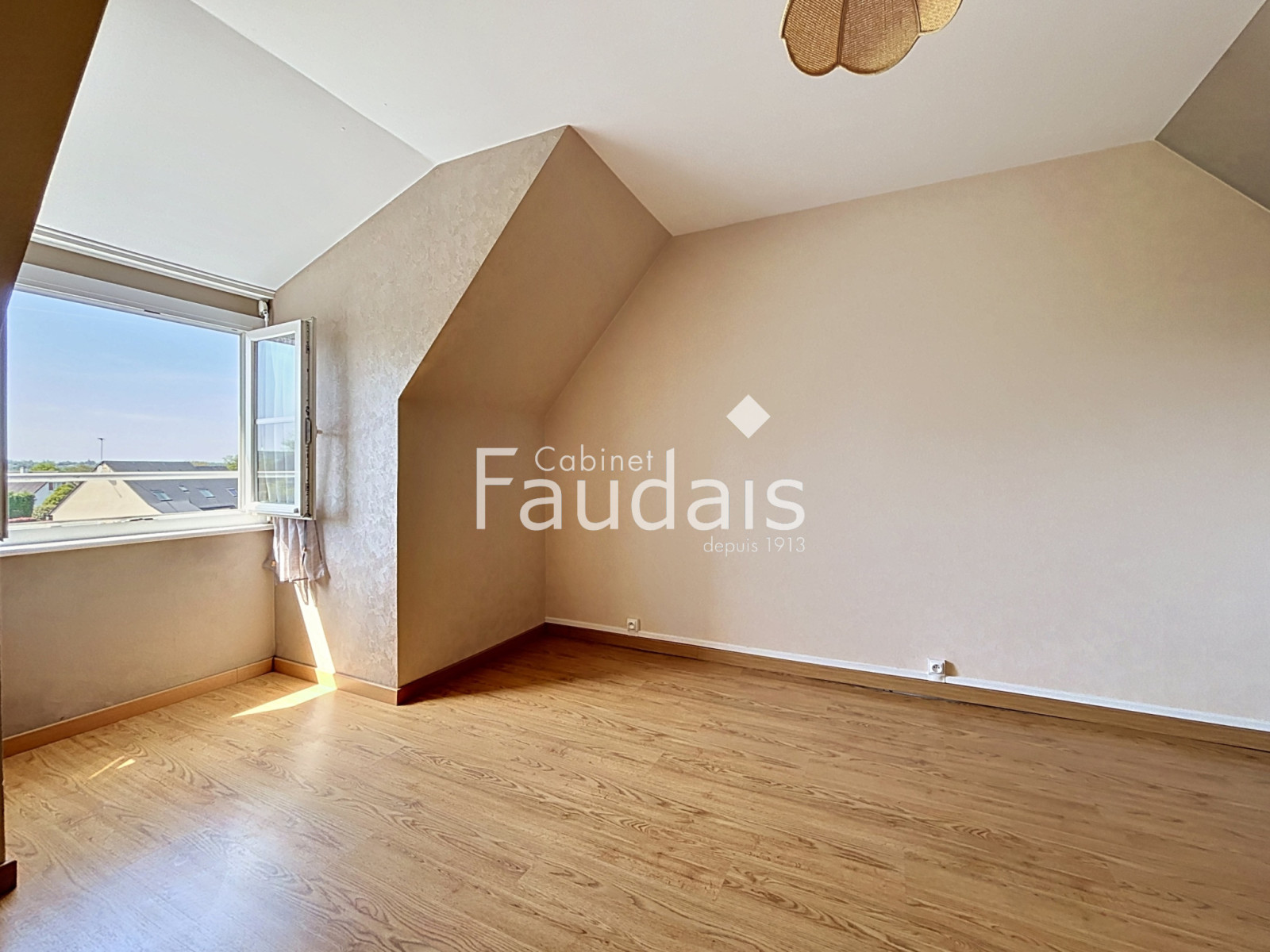 
                                                Vente
                                                 SAINT-SAMSON DE BONFOSSE, Maison 4 chambres, 112m2