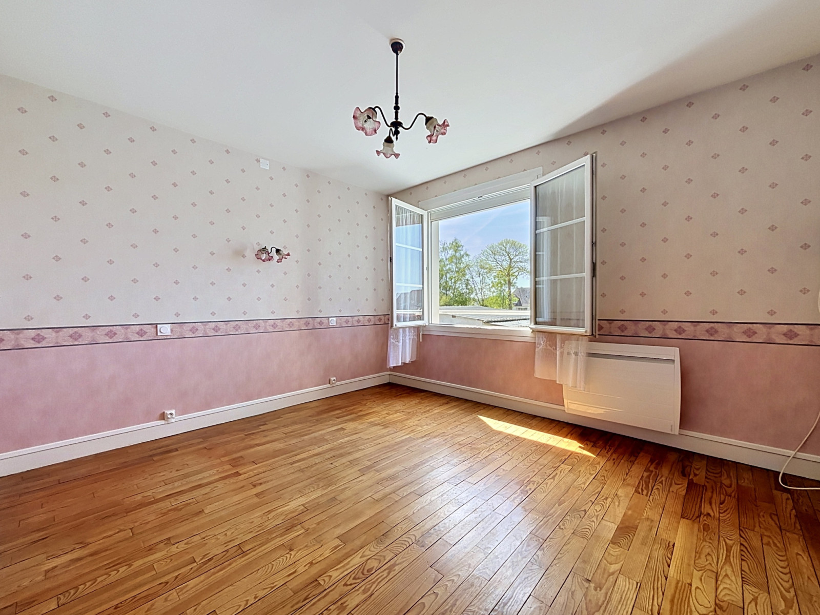 
                                                Vente
                                                 SAINT-SAMSON DE BONFOSSE, Maison 4 chambres, 112m2