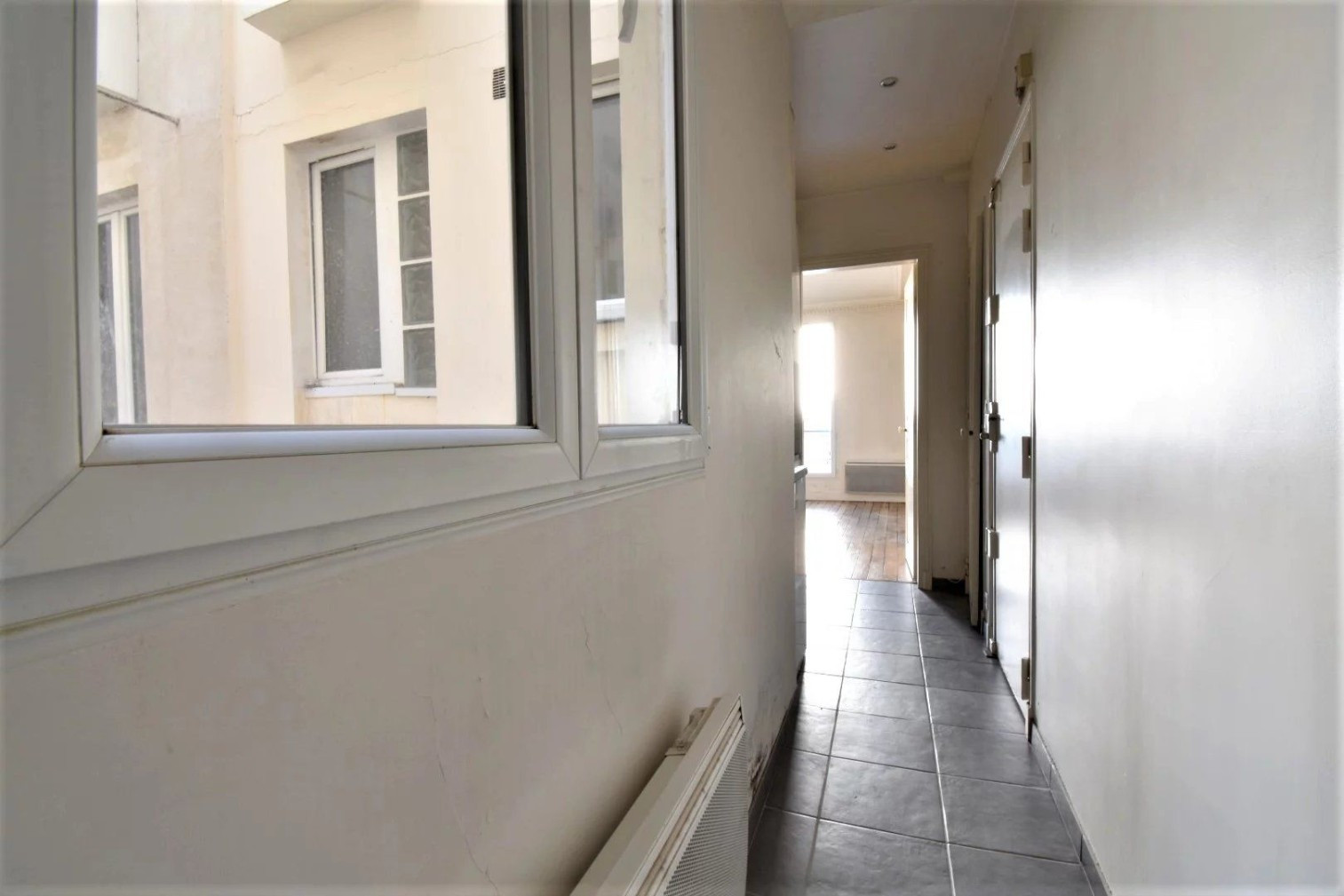 
                                                Vente
                                                 SAINTE PERINE - 2 PIECES LUMINEUX ET CALME