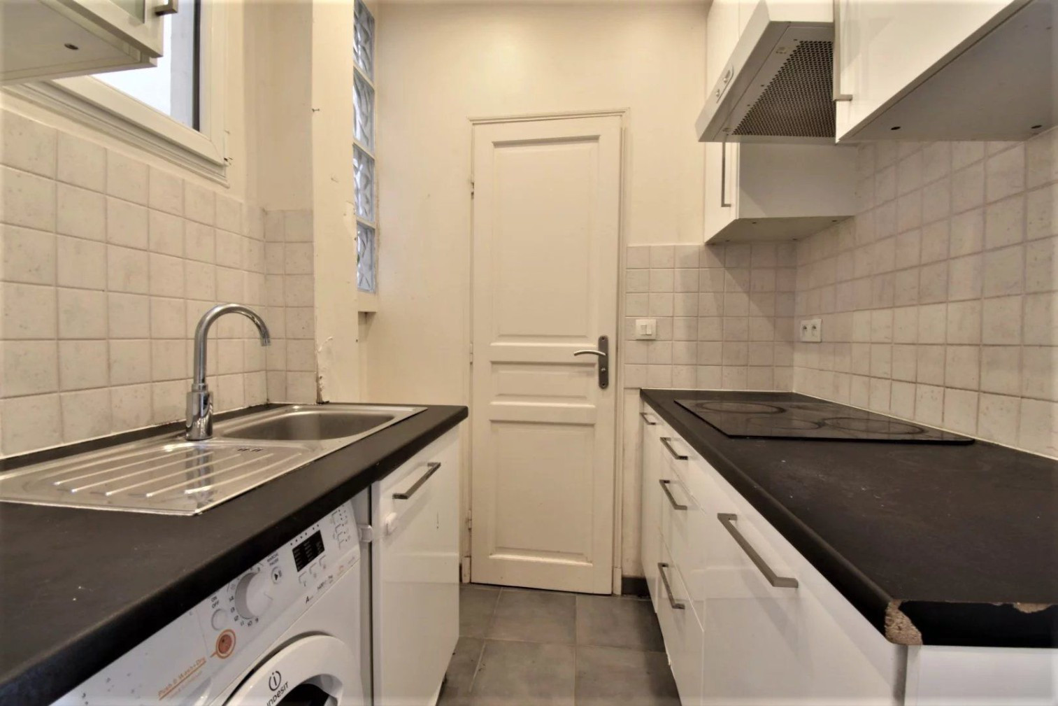 
                                                Vente
                                                 SAINTE PERINE - 2 PIECES LUMINEUX ET CALME