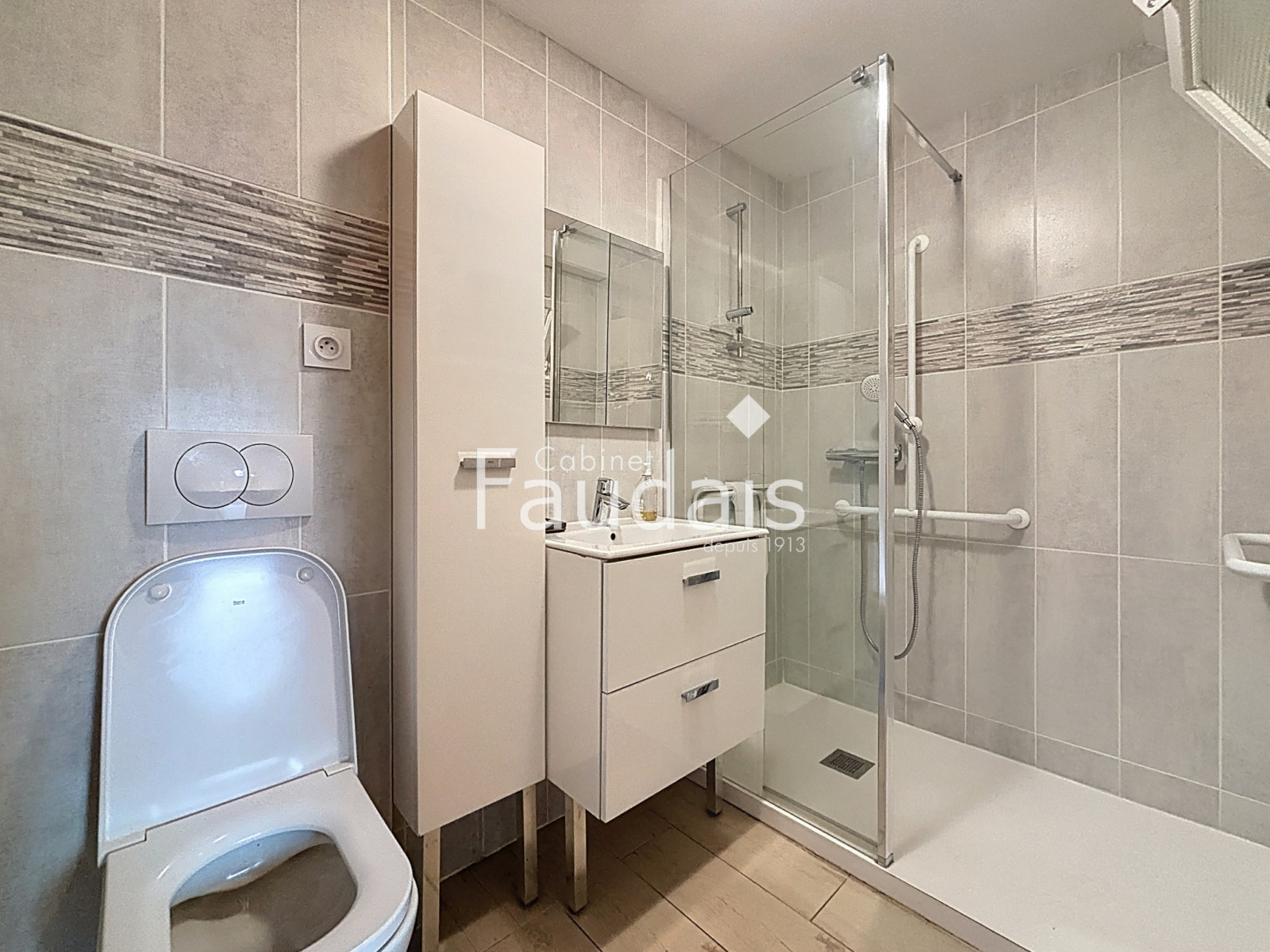 
                                                Vente
                                                 SAINTE-SUZANNE SUR VIRE, Maison en pierre avec vie de plain-