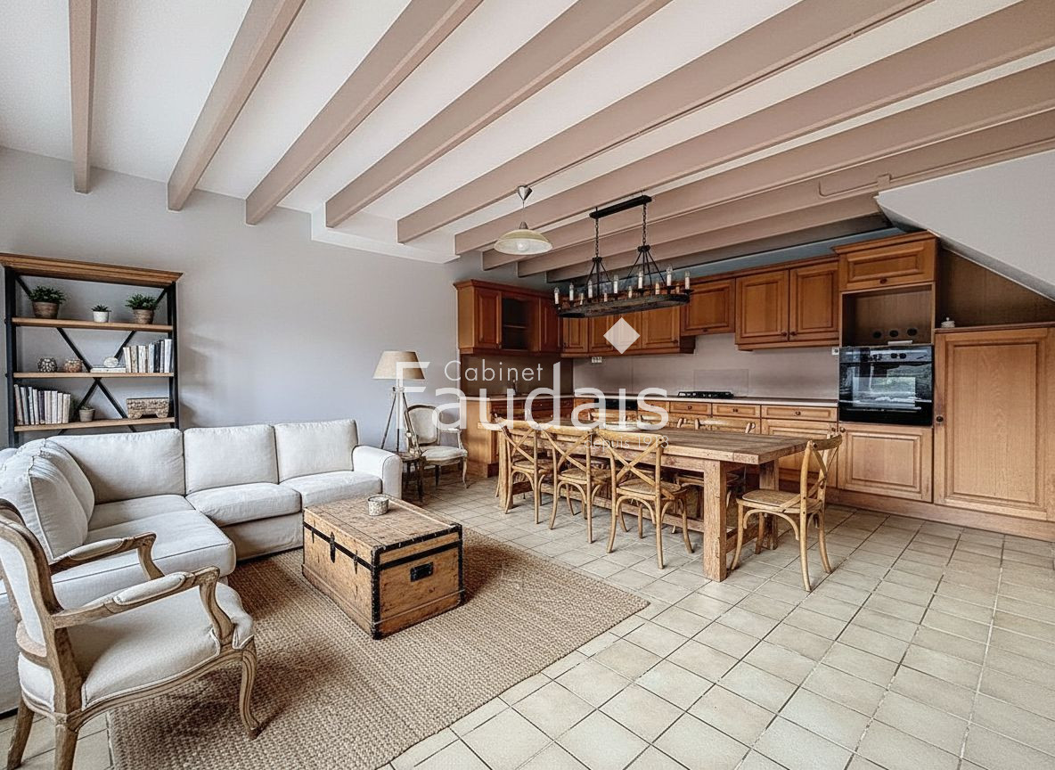 
                                                Vente
                                                 SAINTE-SUZANNE SUR VIRE, Maison en pierre avec vie de plain-