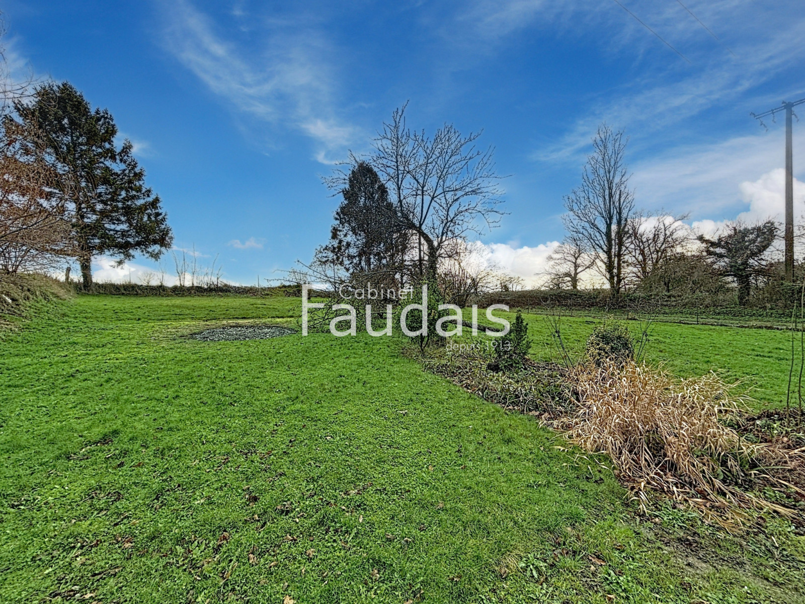 
                                                Vente
                                                 SAINTE-SUZANNE SUR VIRE, Maison en pierre avec vie de plain-