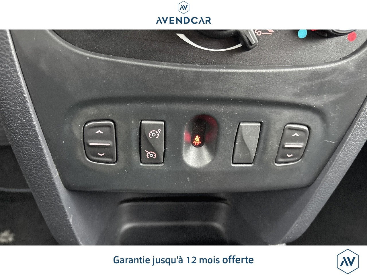 
                                                Voiture
                                                 SANDERO 1.2 75 SERIE LIMITEE 10ans SUREQUIPEE