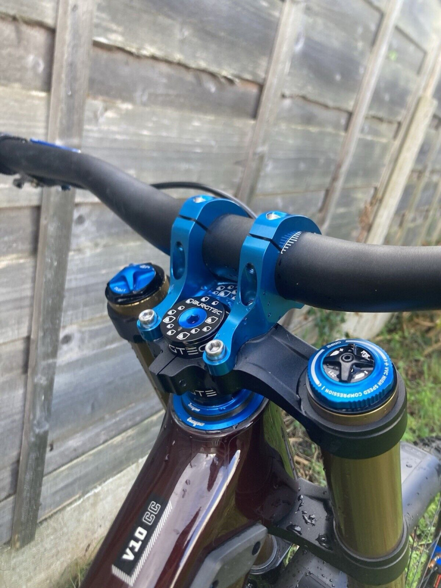 
                                                Vélos
                                                 SANTA CRUZ V10 CC 29" 2022