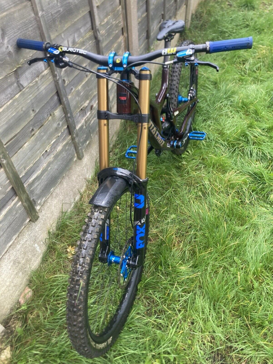 
                                                Vélos
                                                 SANTA CRUZ V10 CC 29" 2022