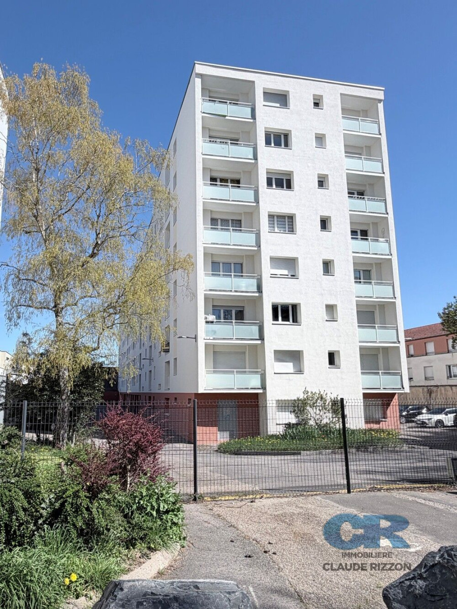 
                                                Vente
                                                 SAURUPT - F2 loué à vendre
