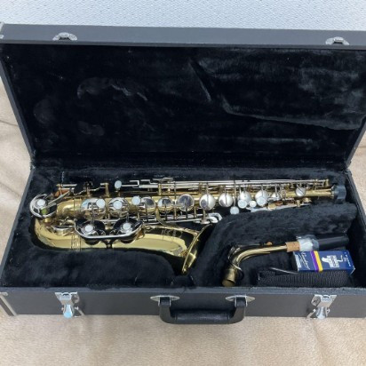 
                                                Instrument de musique
                                                 Saxophone alto Max Tone SX-50A.