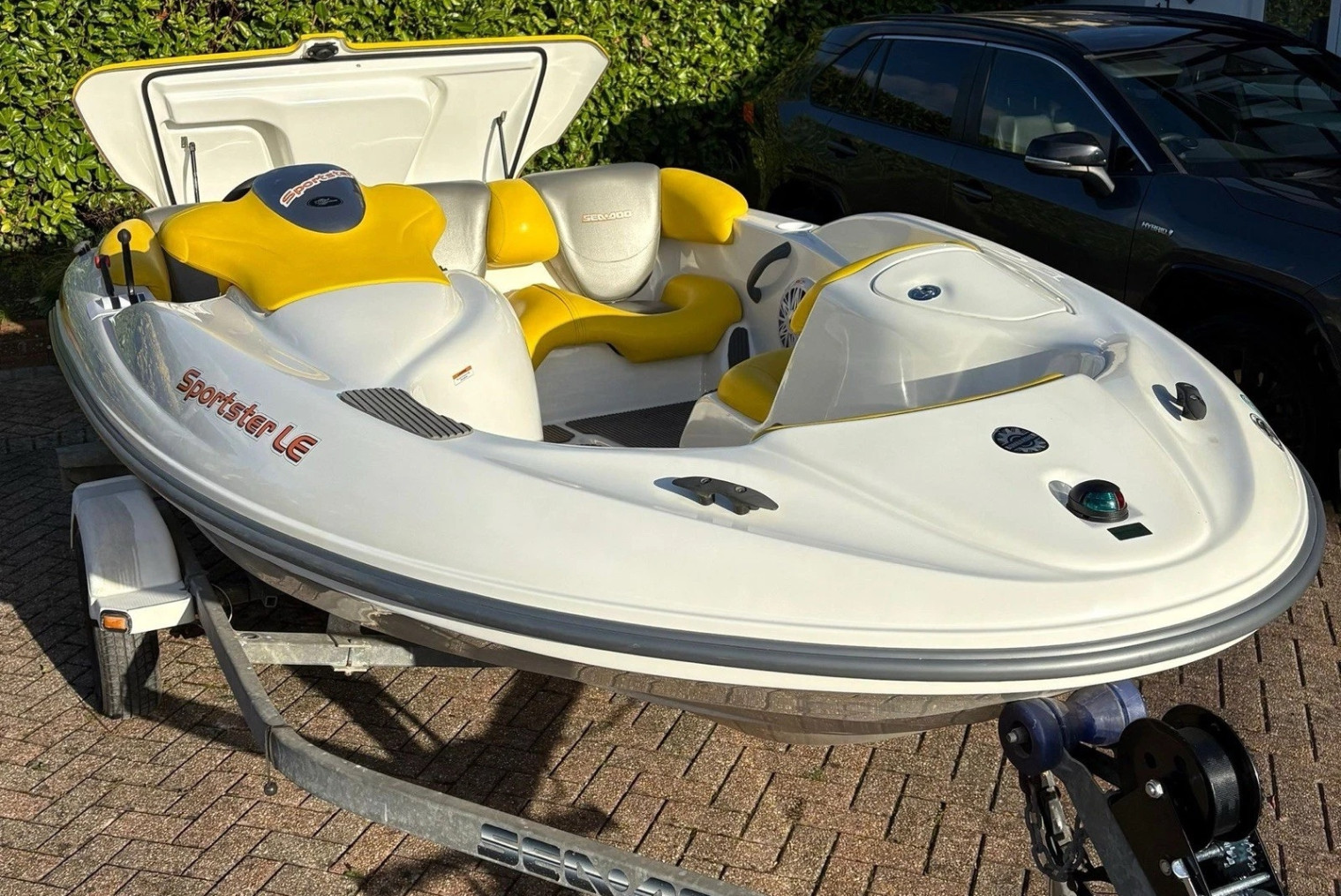 
                                                Bateau à moteur
                                                 Seadoo Sportster : Le Jet Boat
