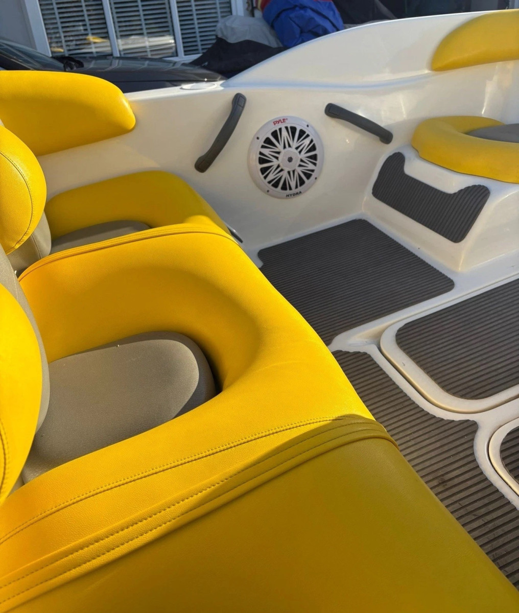 
                                                Bateau à moteur
                                                 Seadoo Sportster : Le Jet Boat